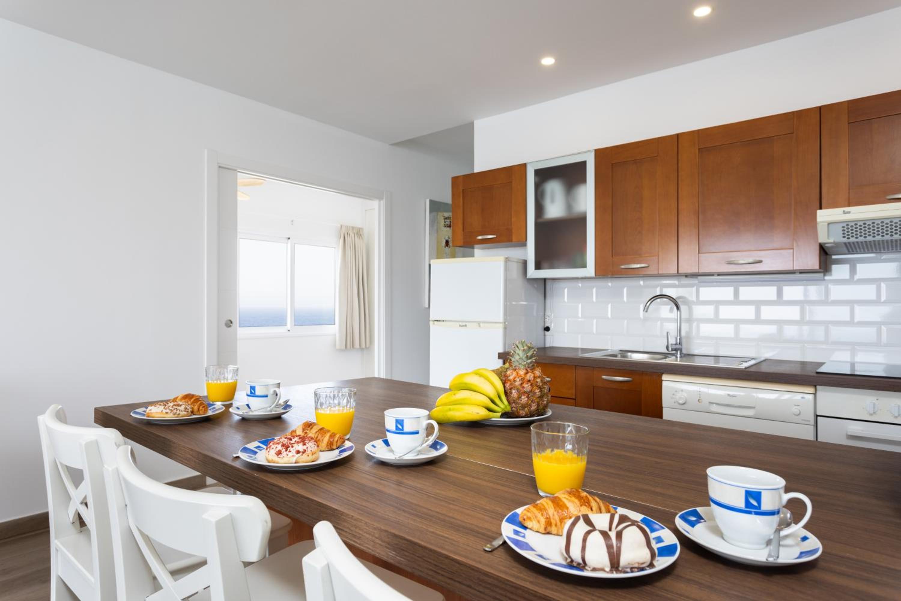 Apartment with Sea View - Photo 18