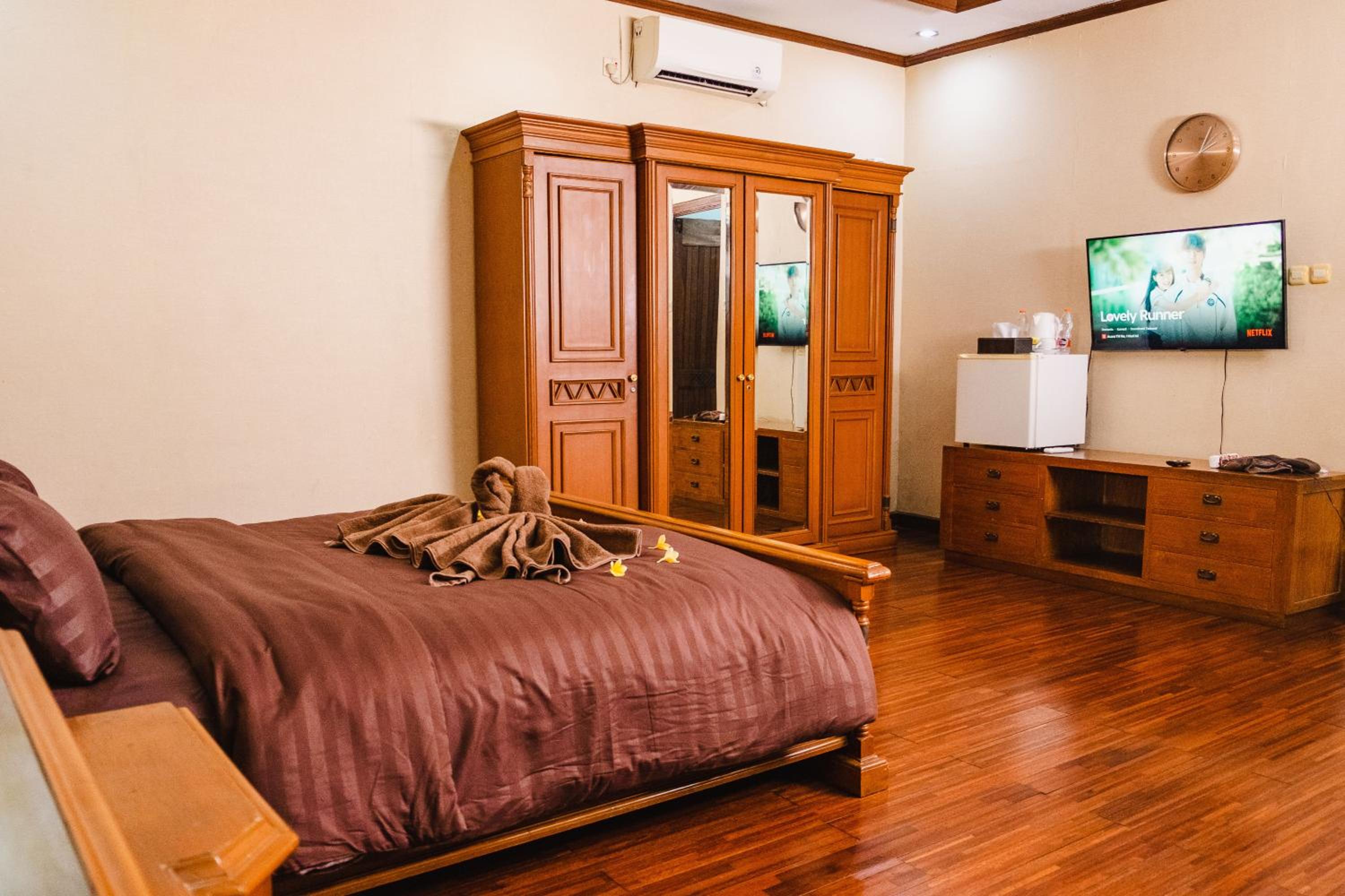 Deluxe King Suite