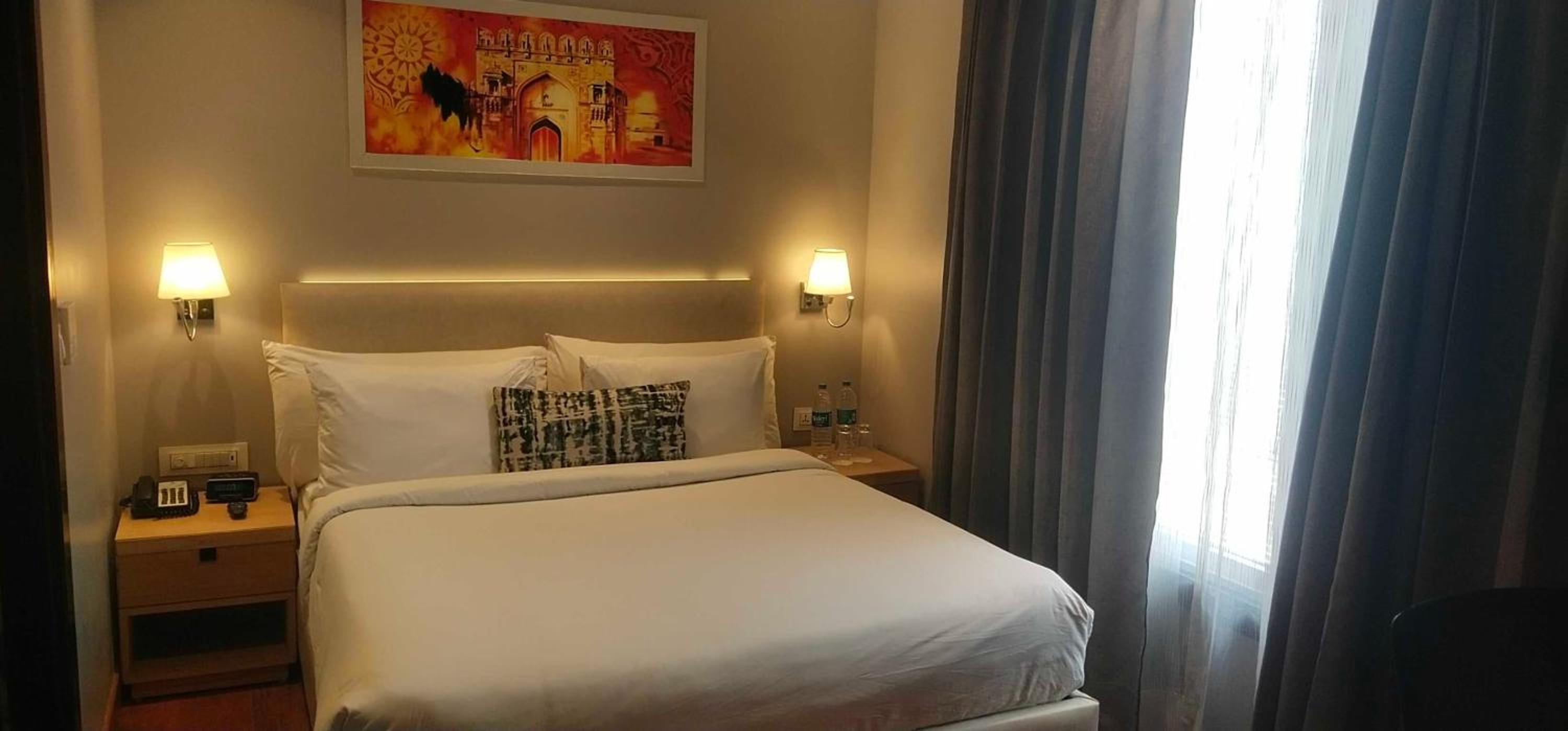 Deluxe Queen Room - Non-Smoking - Photo 2