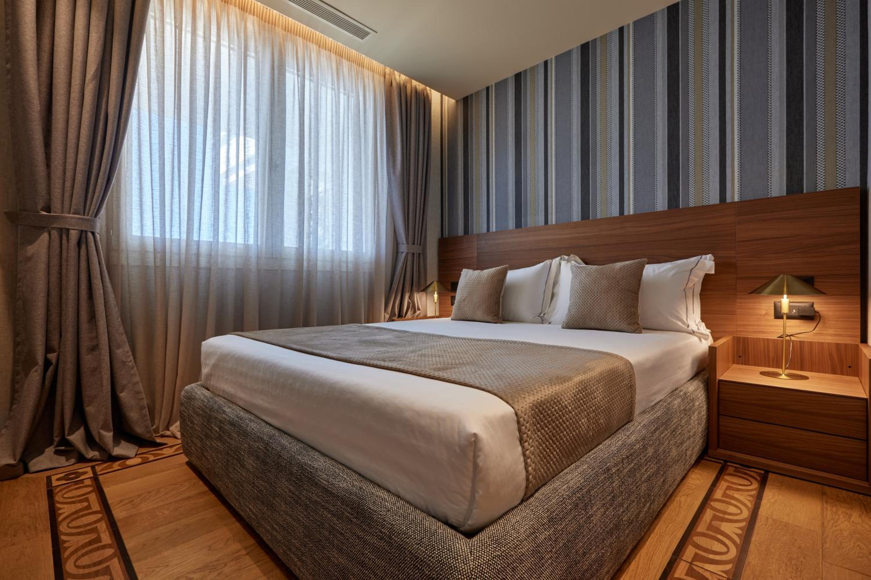 Deluxe Double Room with Balcony and Sea View