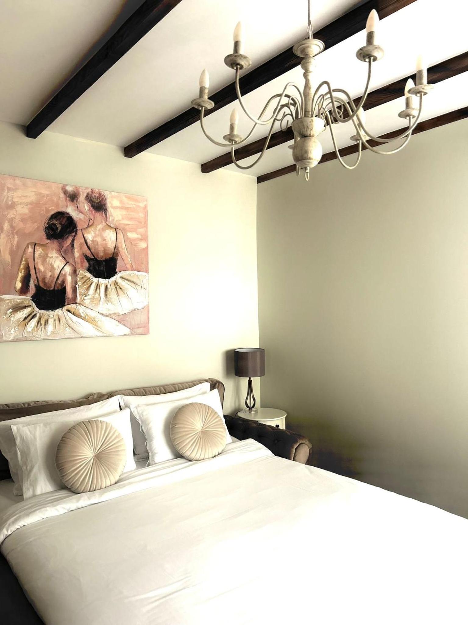 Deluxe Double Room (2 Adults + 1 Child)
