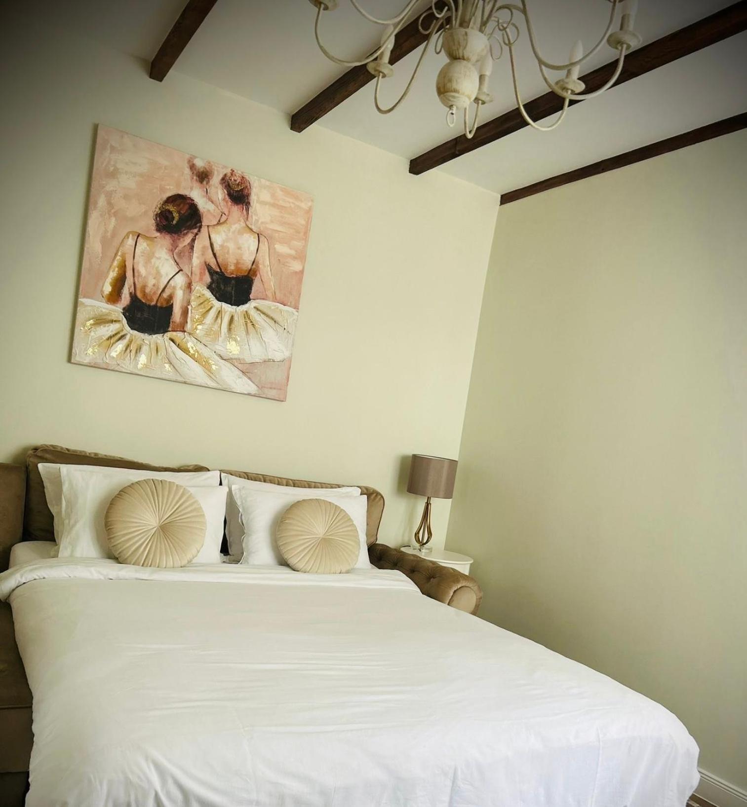 Deluxe Double Room (2 Adults + 1 Child) photo 3