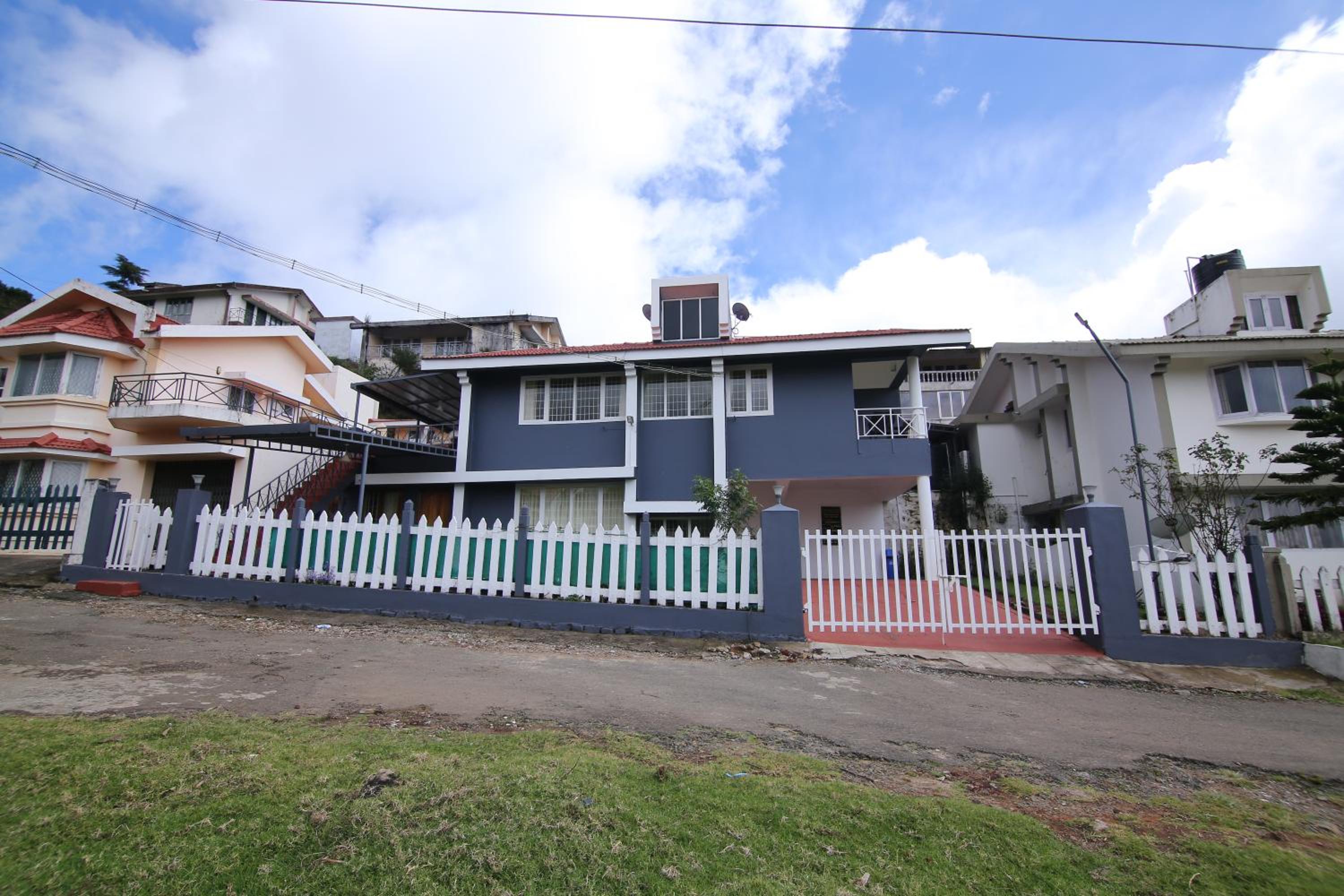 Three-Bedroom Villa - Photo 2
