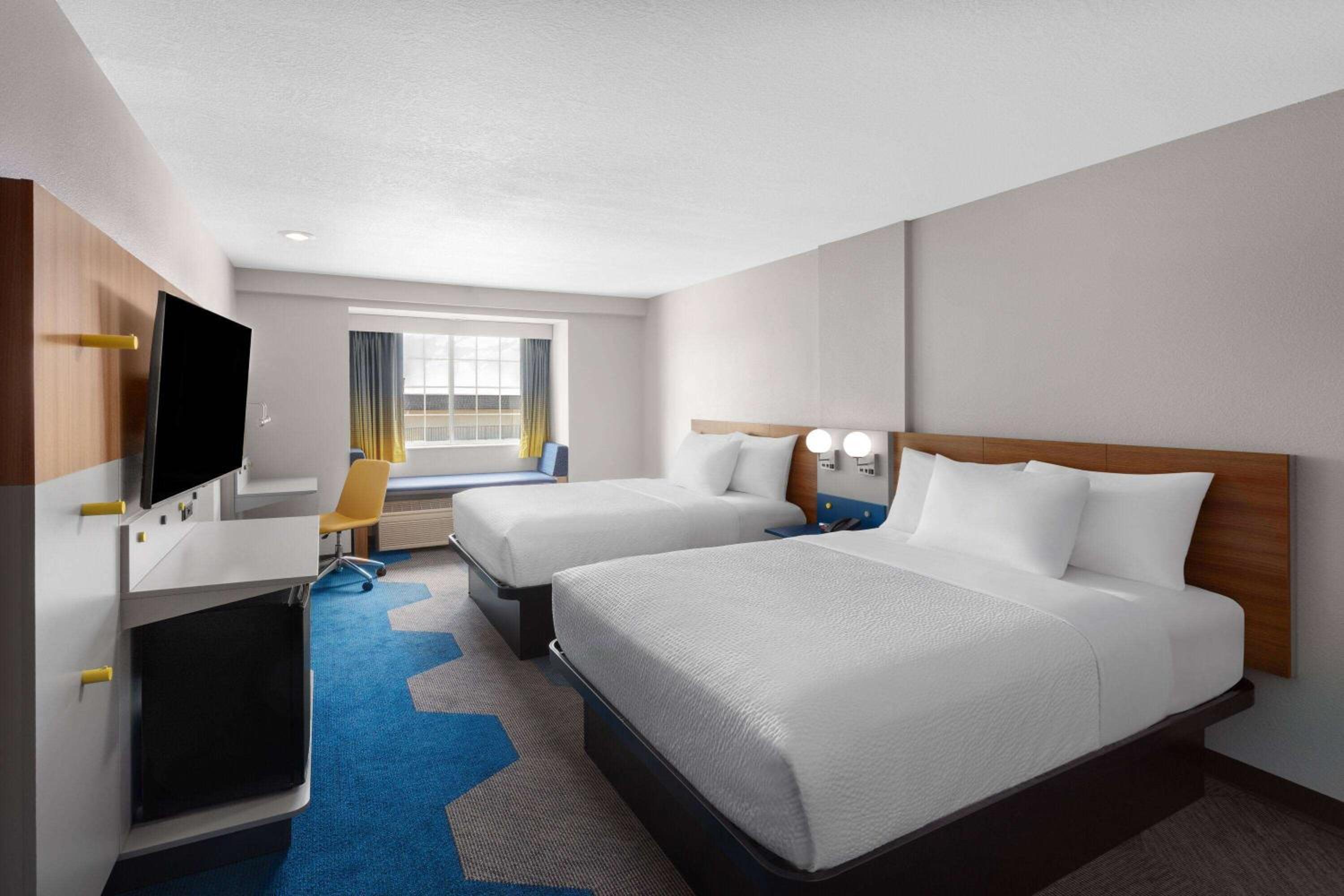 Queen Room with Two Queen Beds - Non-Smoking - Photo 1