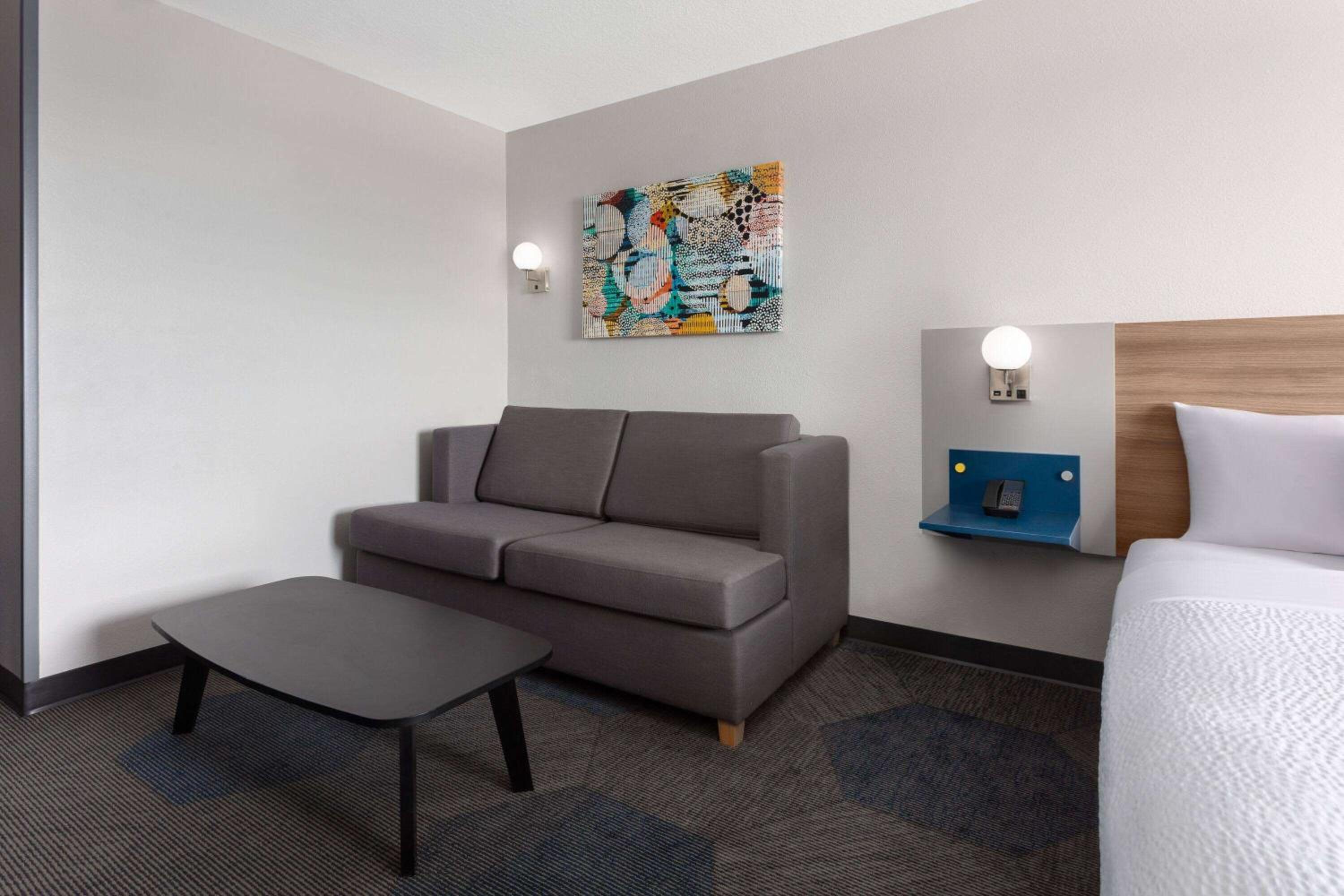 Queen Suite - Mobility Access/Non-Smoking - Photo 6
