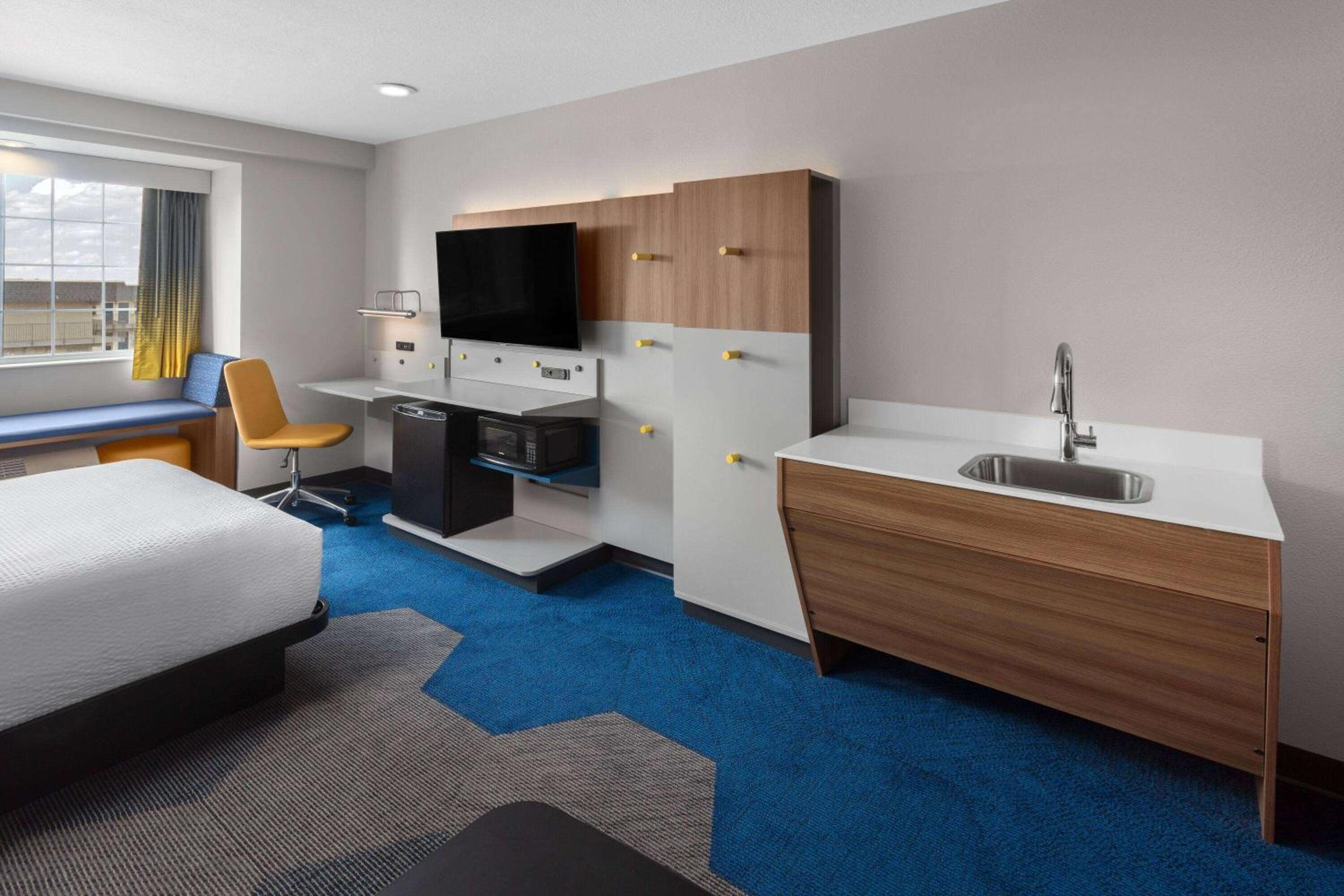 Queen Suite - Mobility Access/Non-Smoking - Photo 8