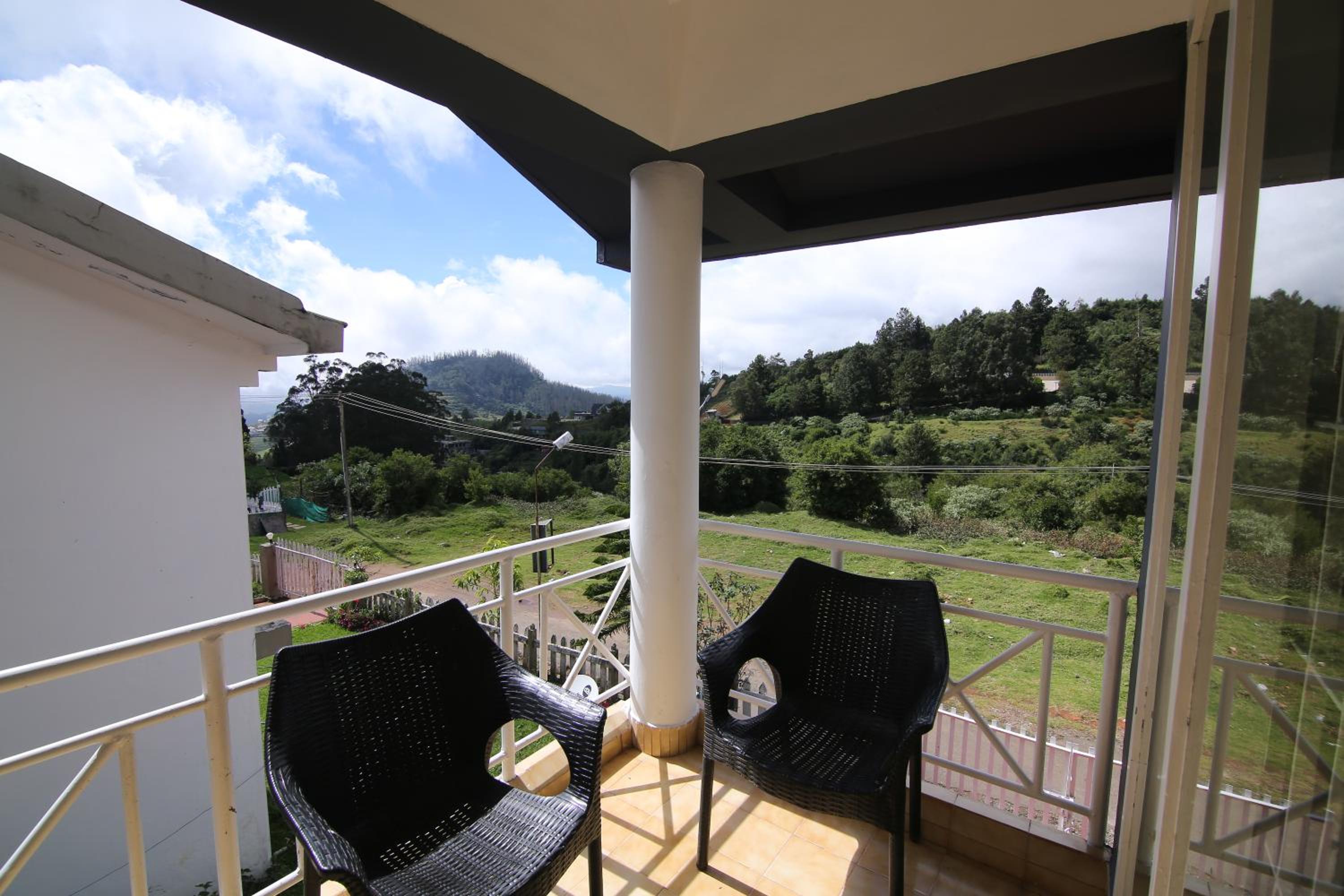 Three-Bedroom Villa - Photo 5