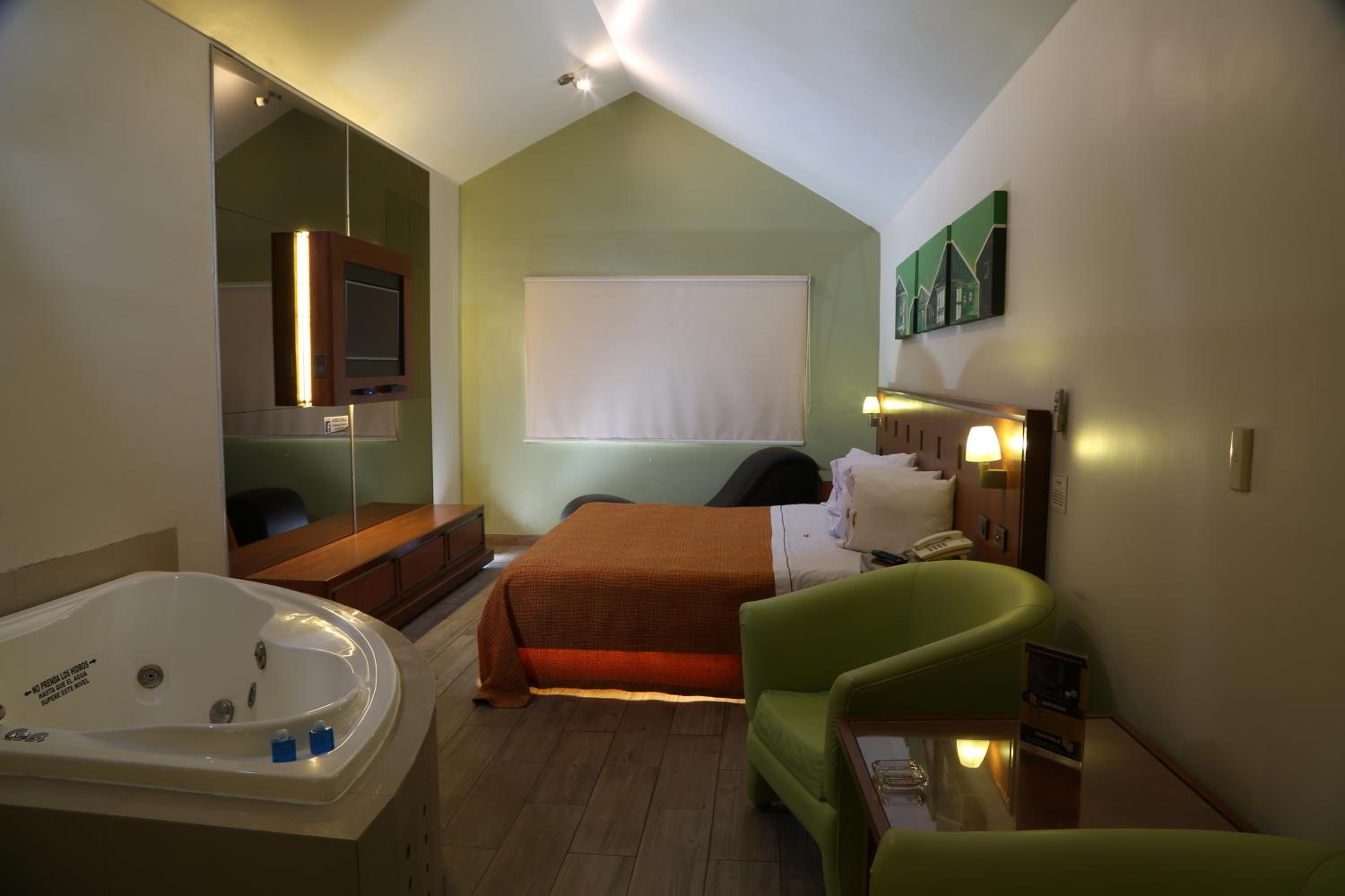 Deluxe Suite with Spa Bath