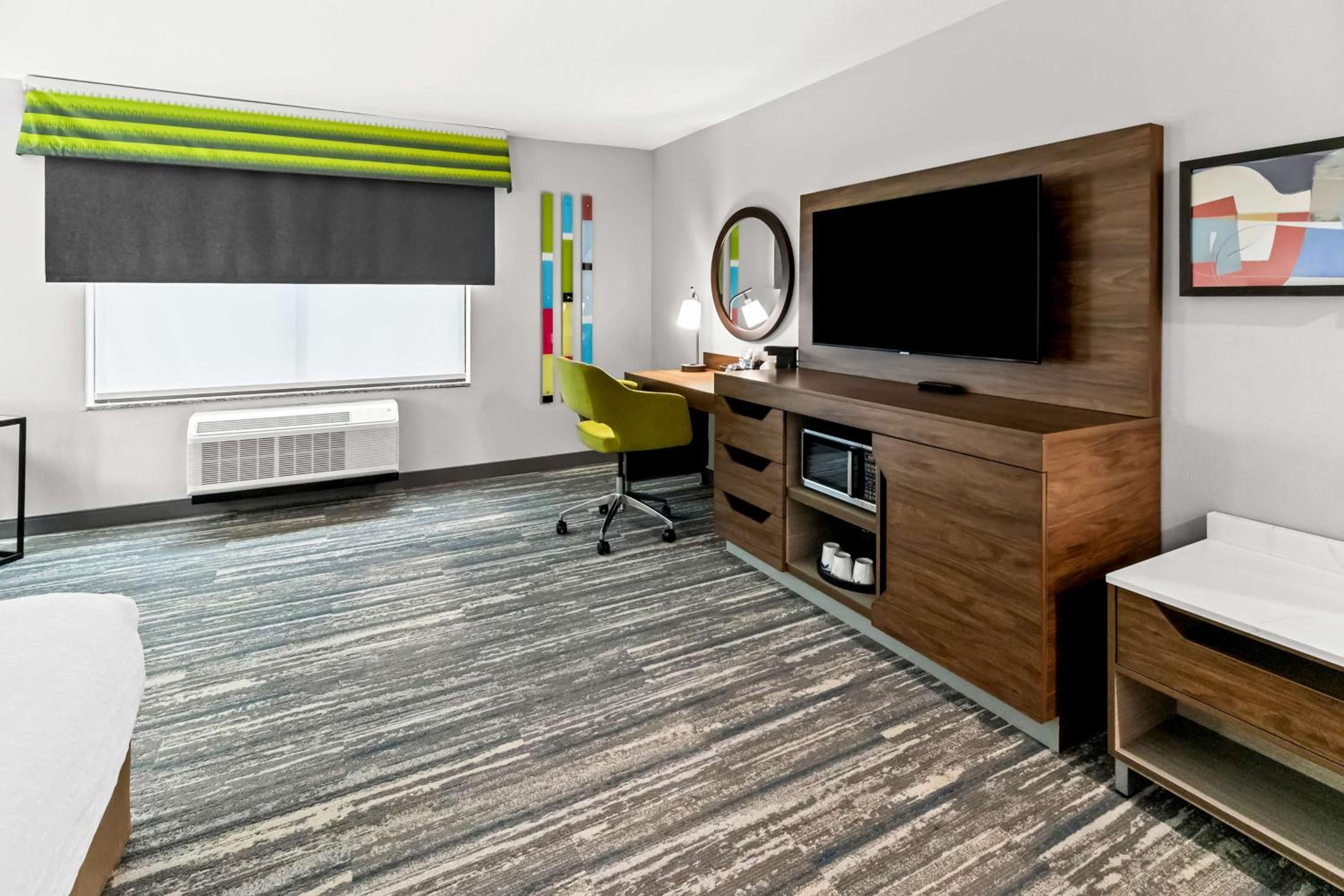 King Room with Sofa Bed - Photo 6