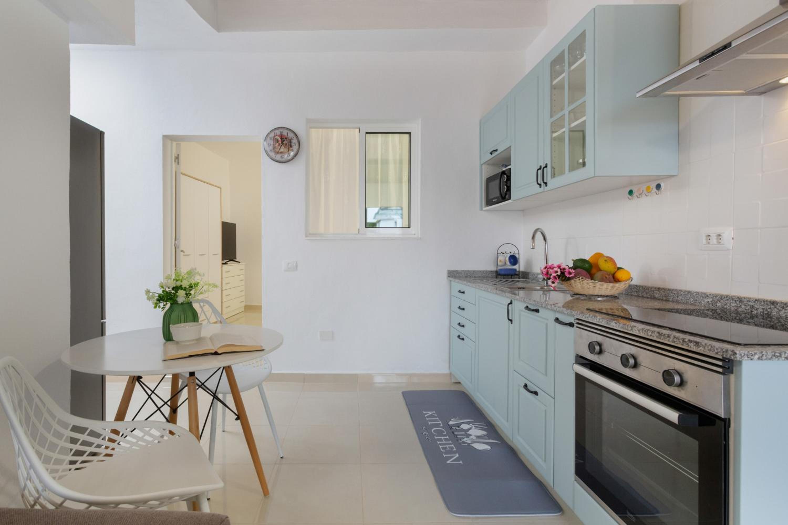 Two-Bedroom Apartment with Mountain View photo 3