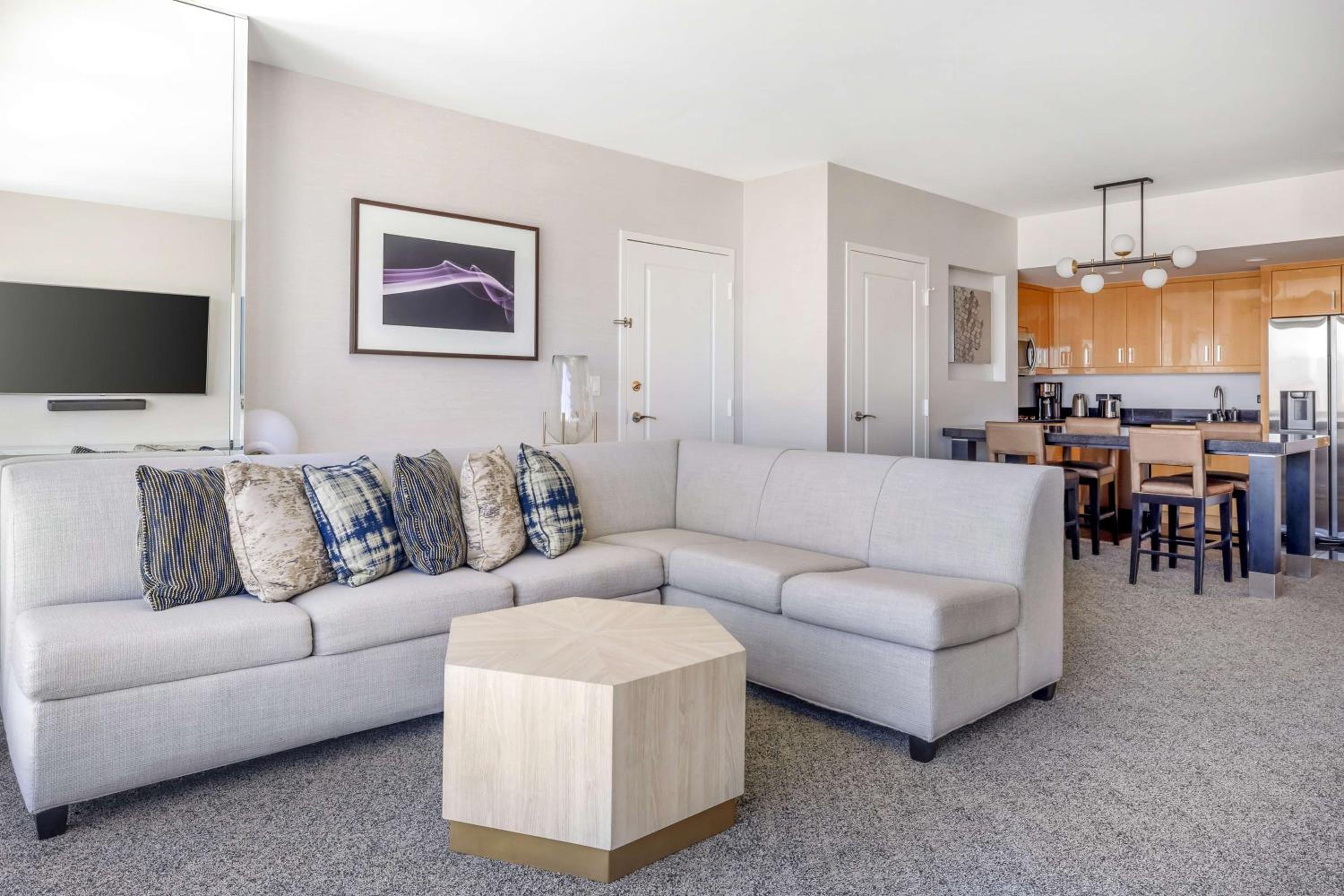 Two-Bedroom Grand King Suite with Sofa Bed thumbnail 5