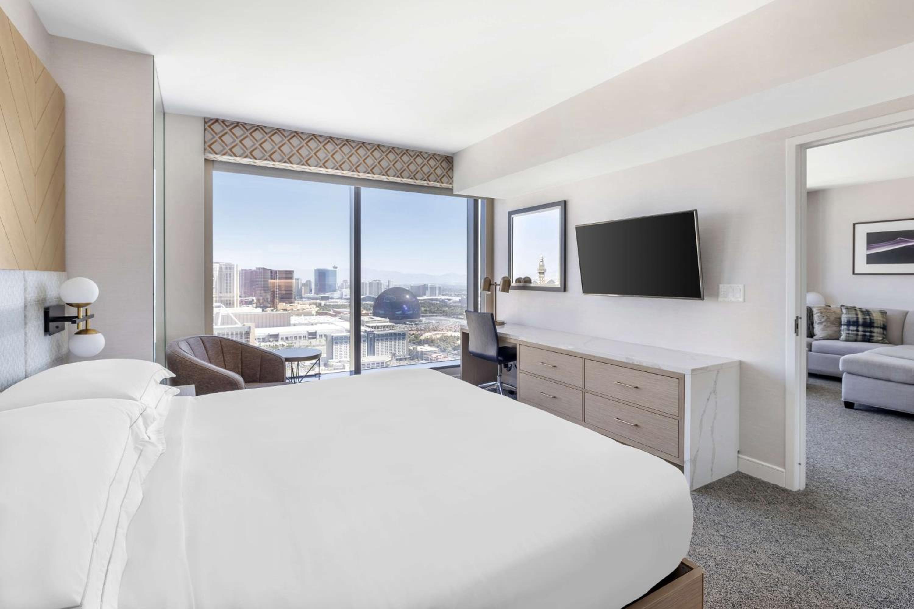 Two-Bedroom Grand King Suite with Sofa Bed thumbnail 6