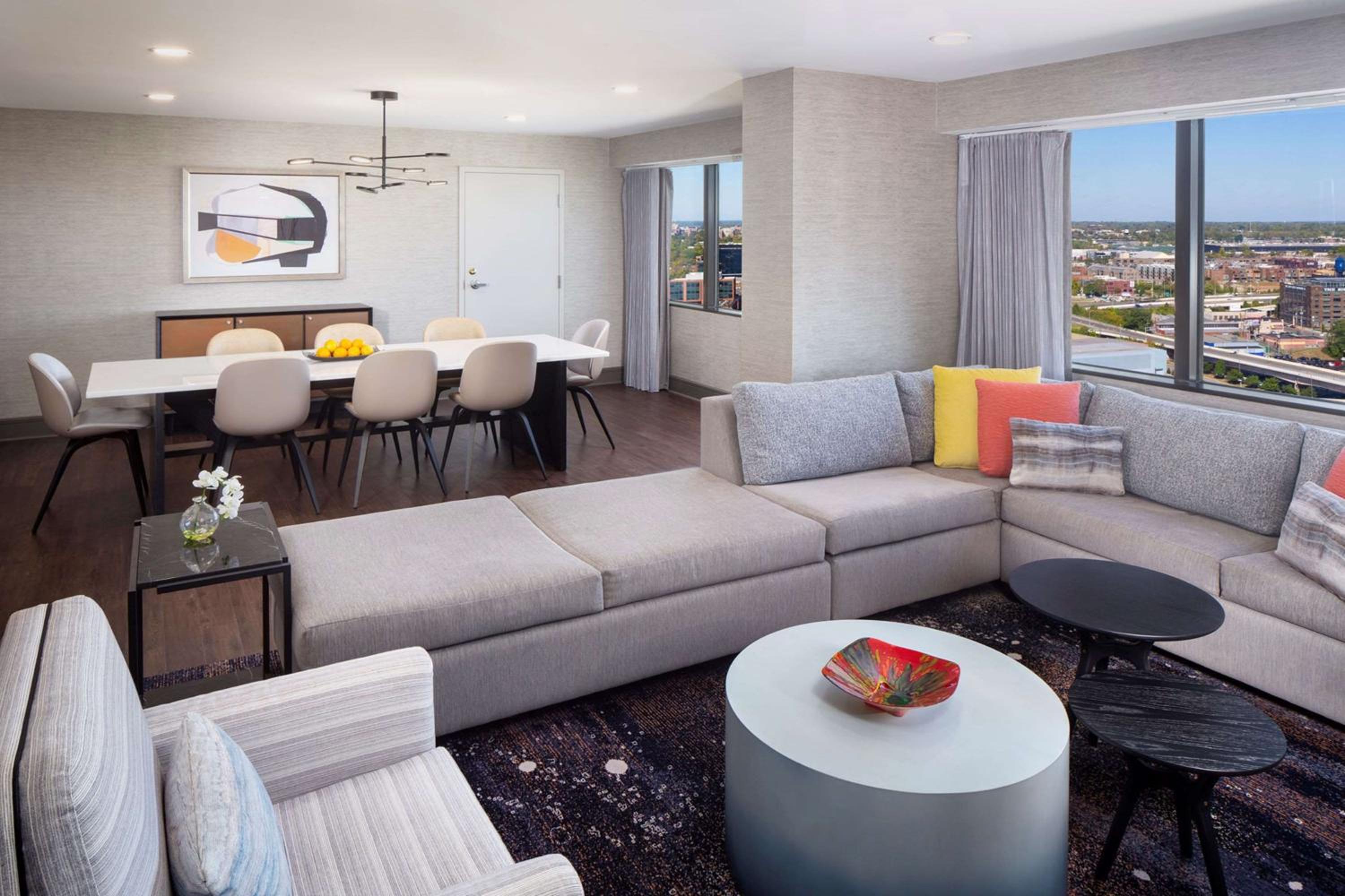 VIP Suite - Photo 1