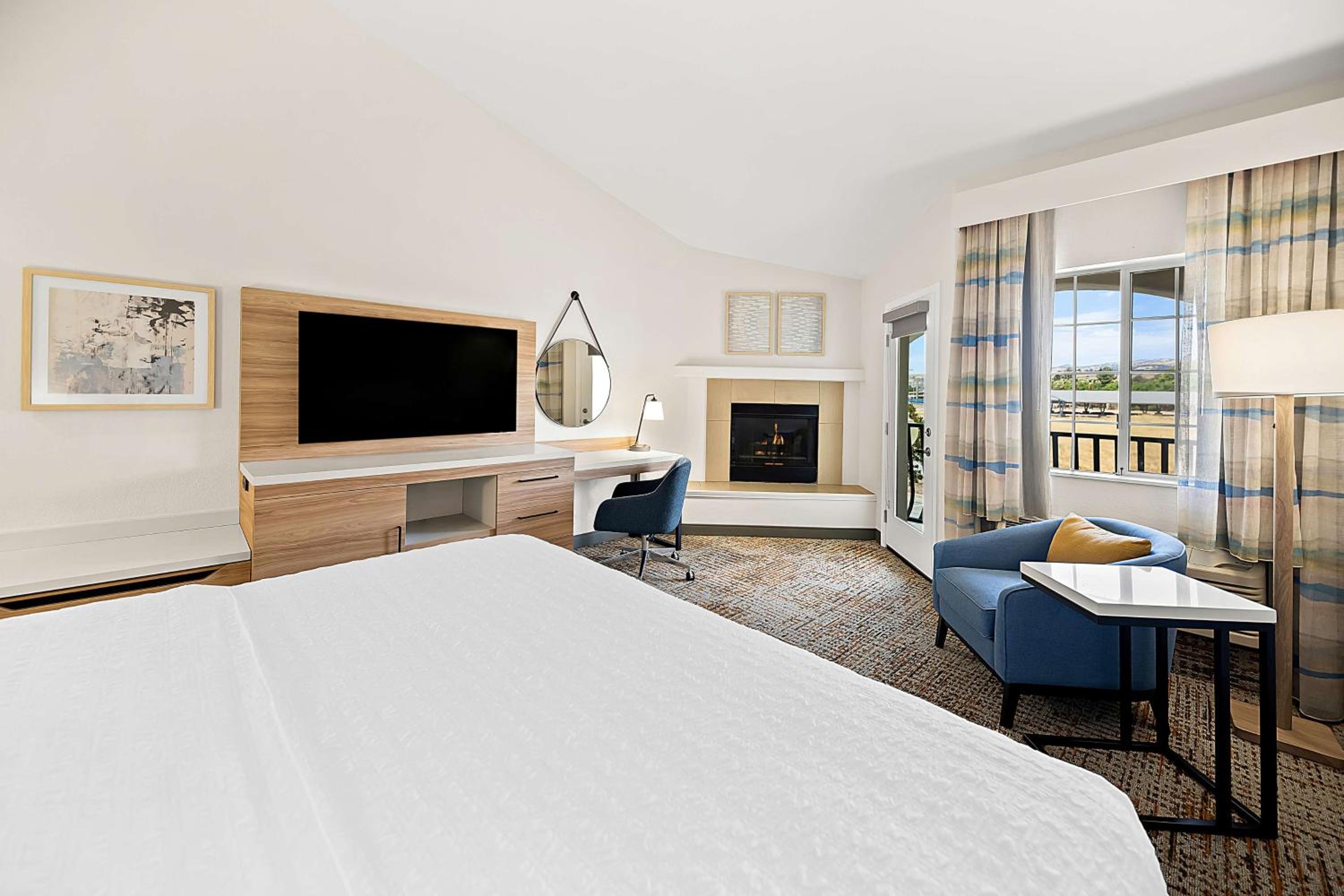 King Room with Balcony photo 2