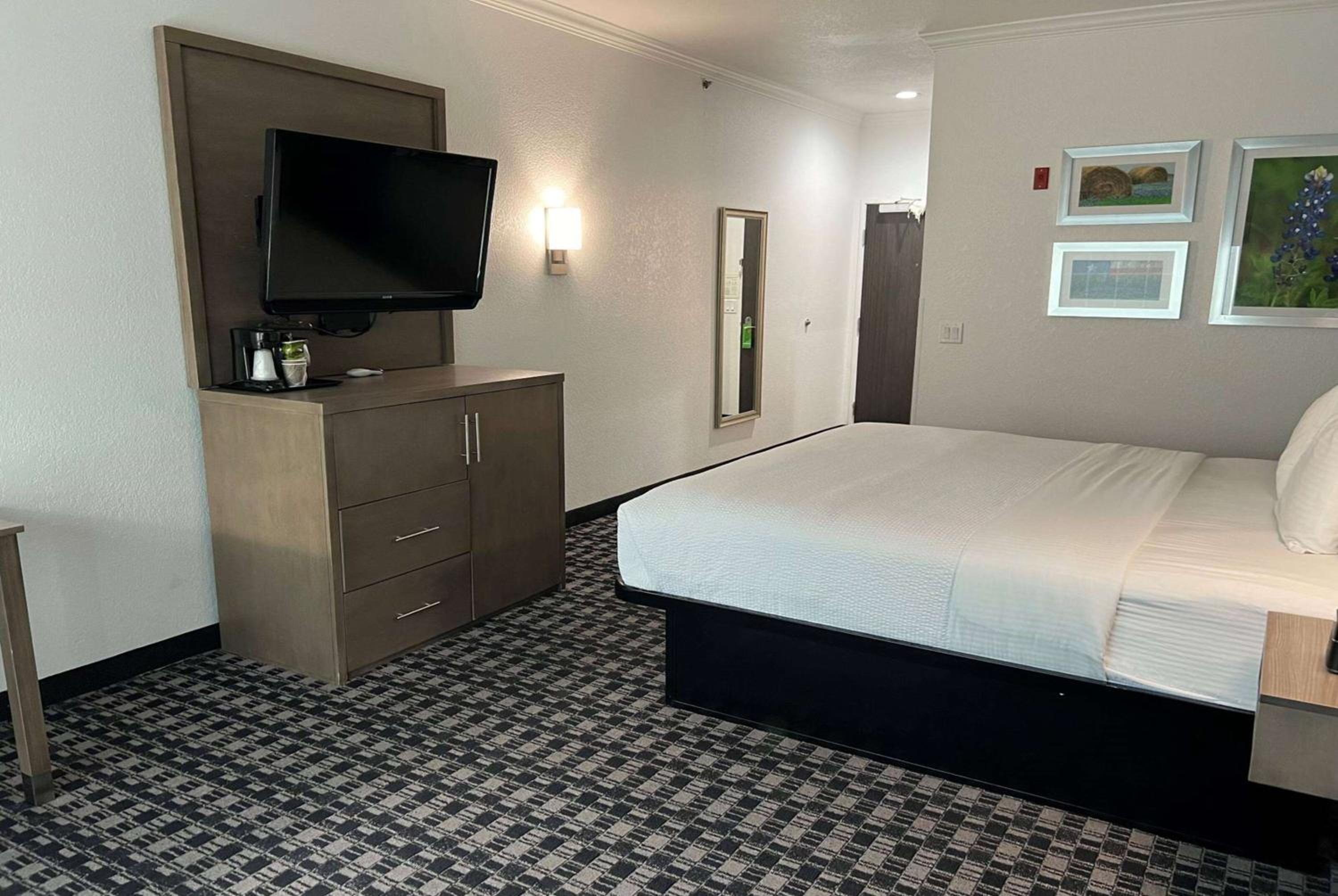Deluxe King Room - Photo 1