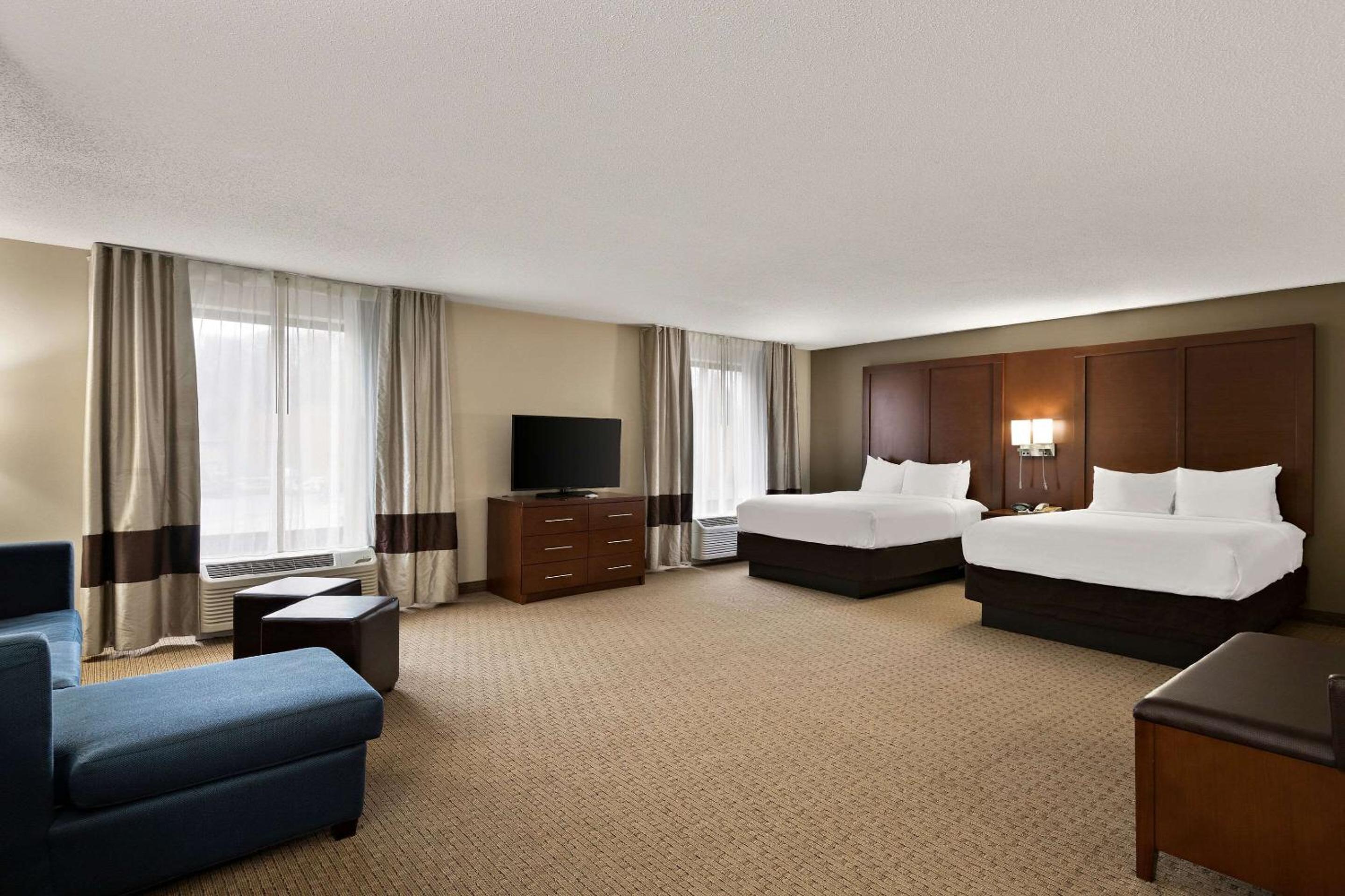 Queen Suite with 2 Queen Beds - Disability Access/Non-Smoking - Photo 1