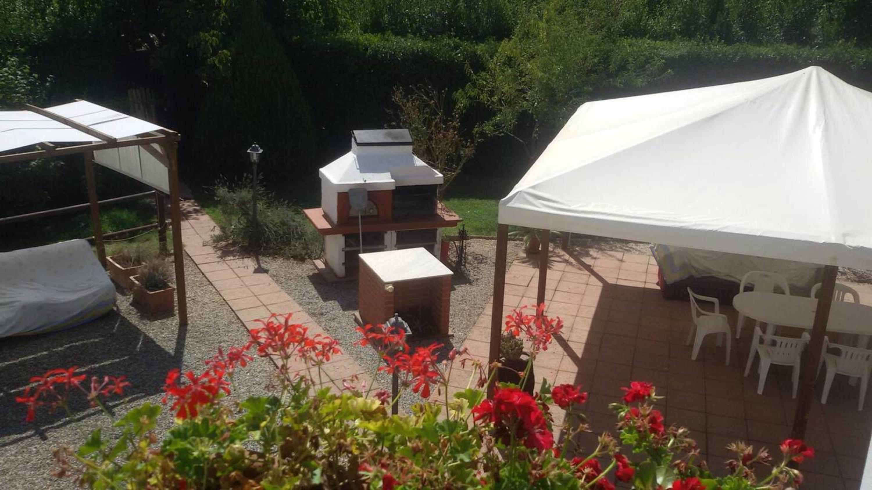 Two-Bedroom Deluxe Apartment with Garden View photo 2