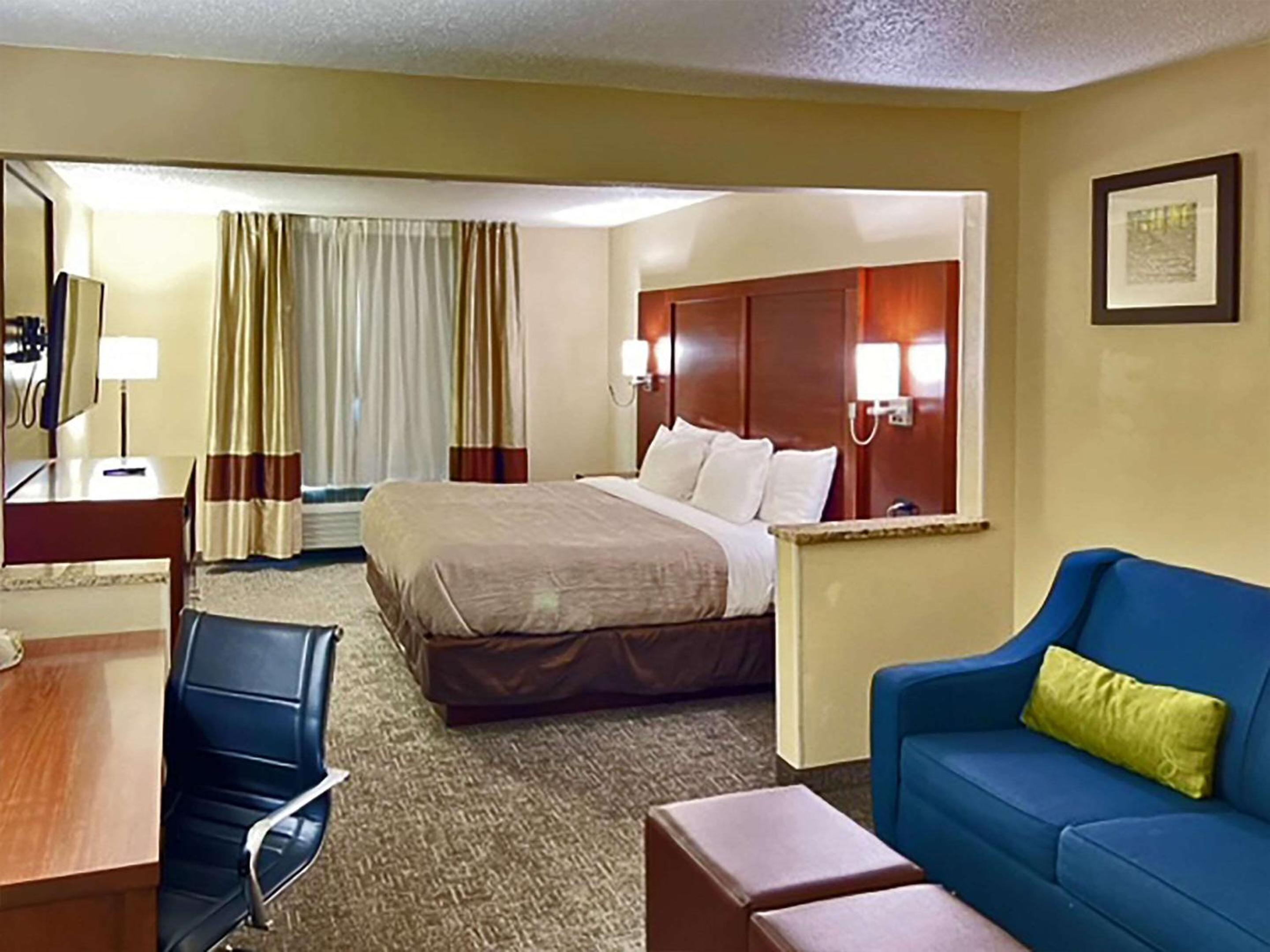 King Suite - Non-Smoking - Photo 1