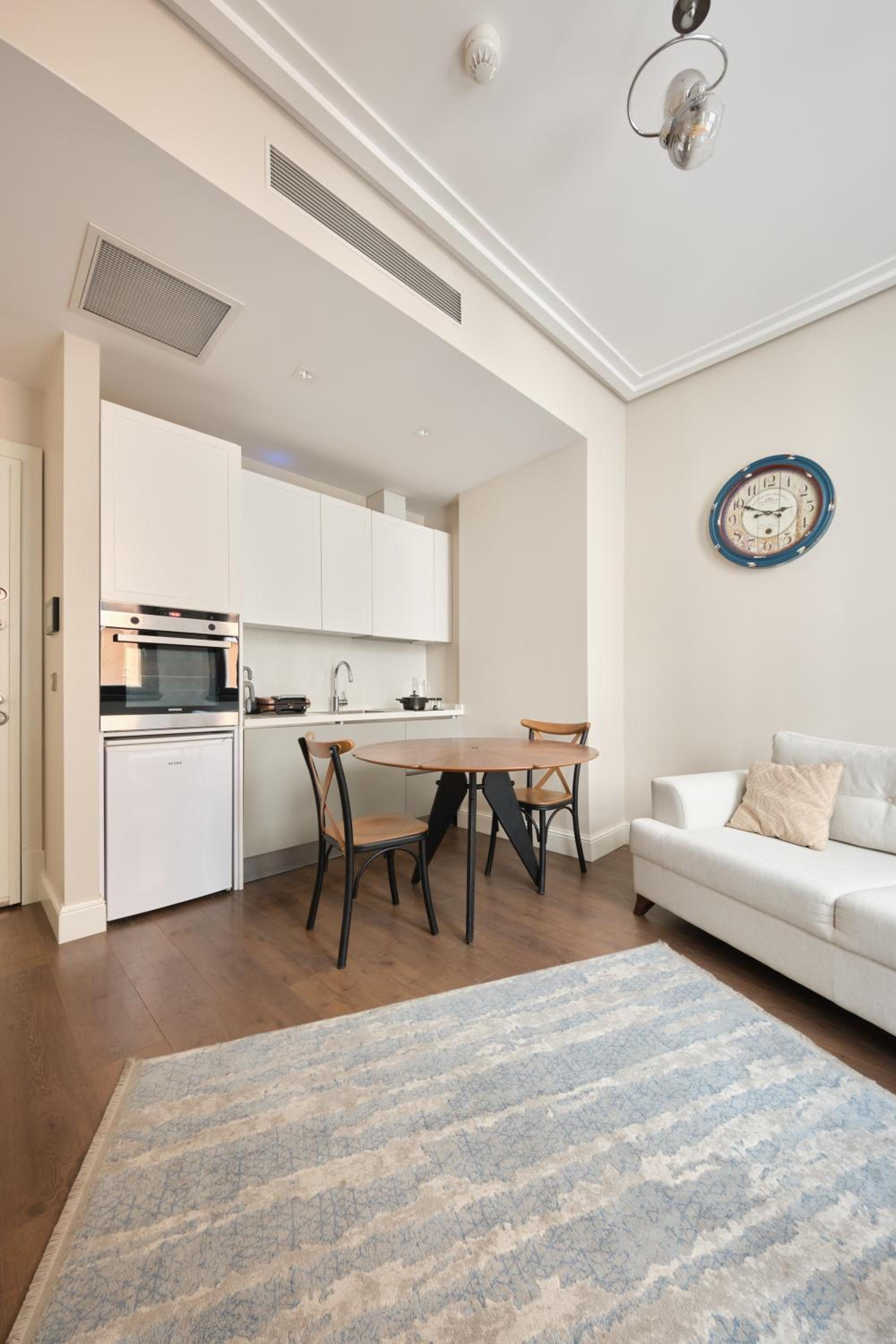Studio Apartment photo 2