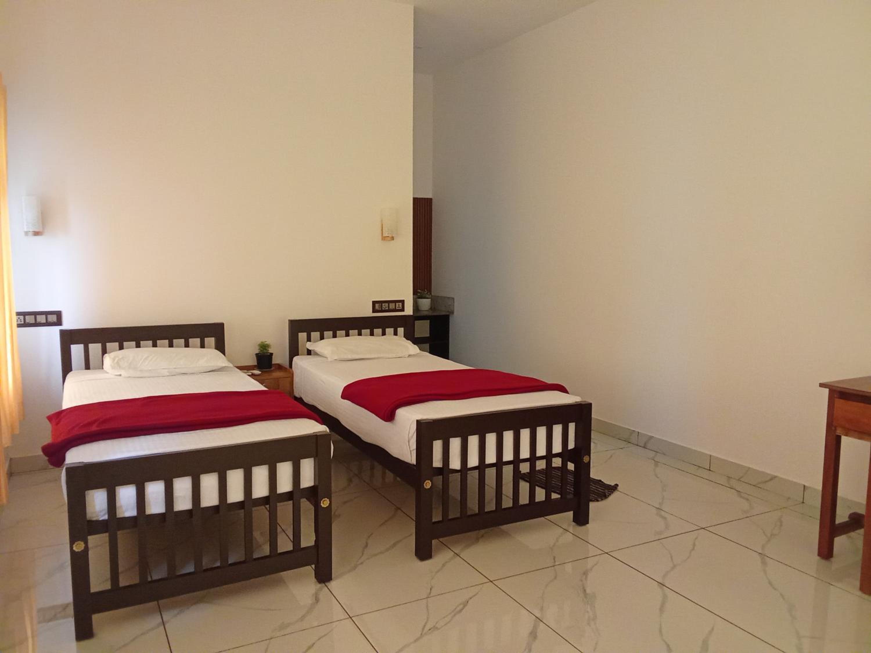 Deluxe Double Room with Side Sea View - Photo 2