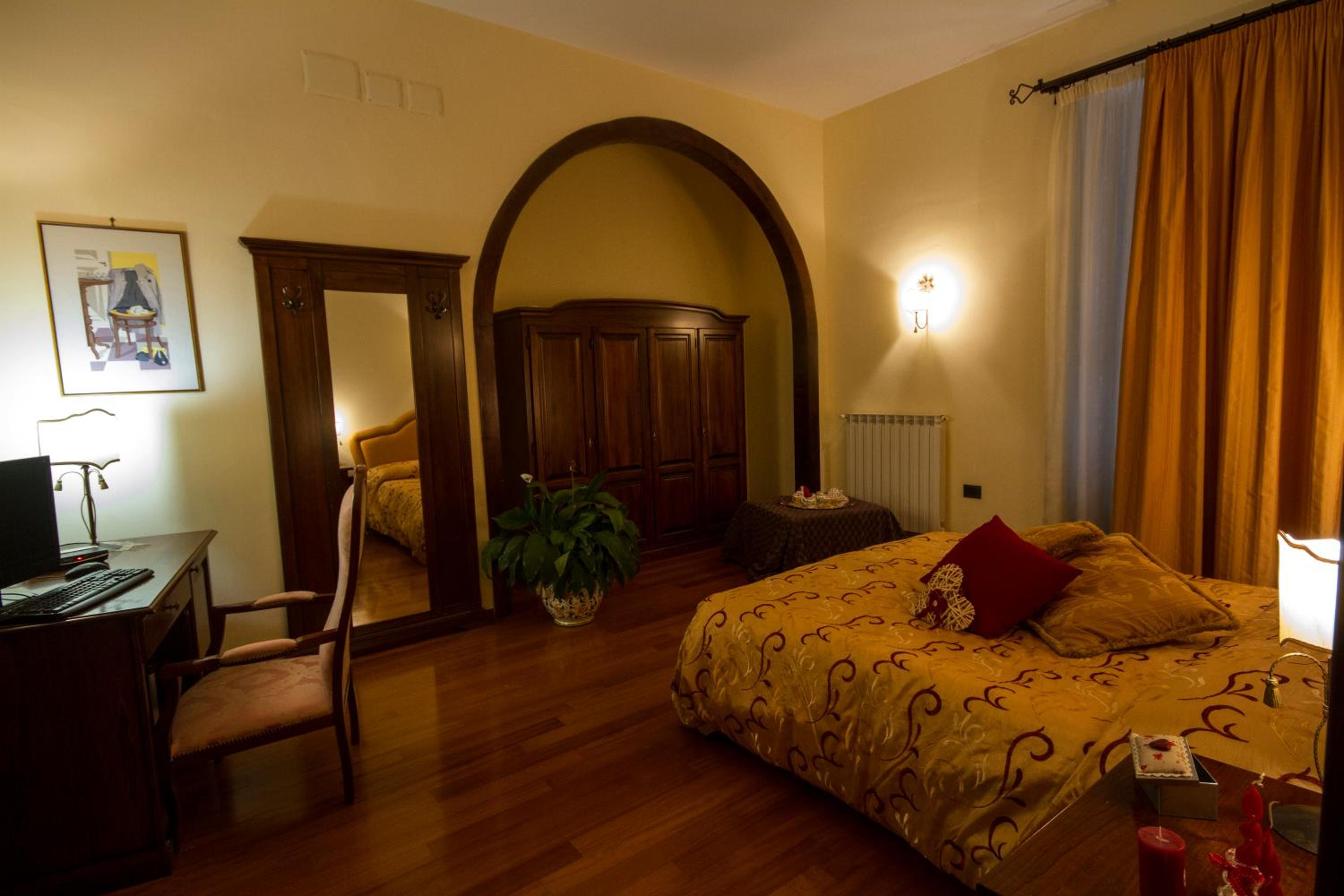 Queen Room with Shared Bathroom