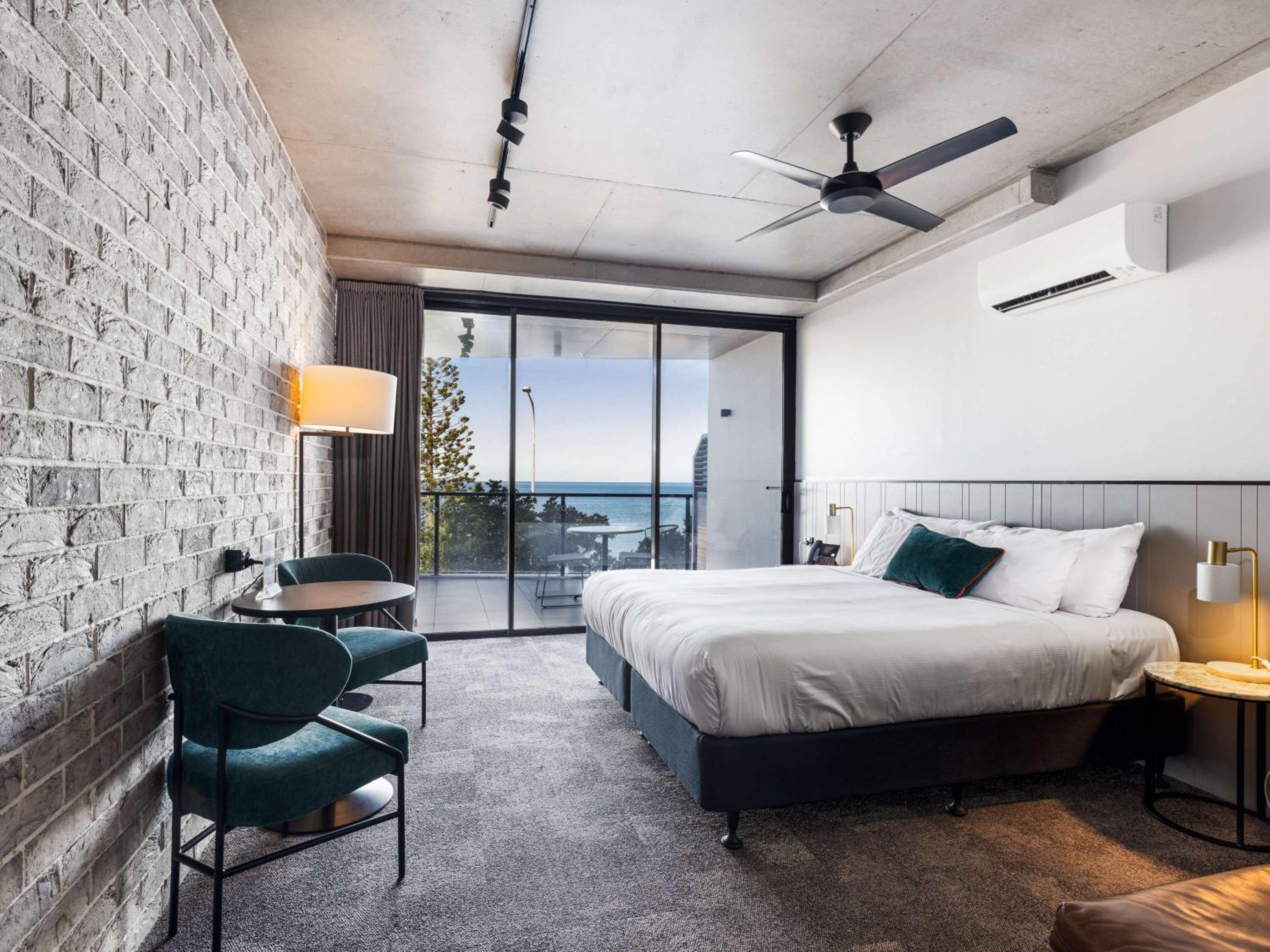Deluxe King Room - Oceanfront