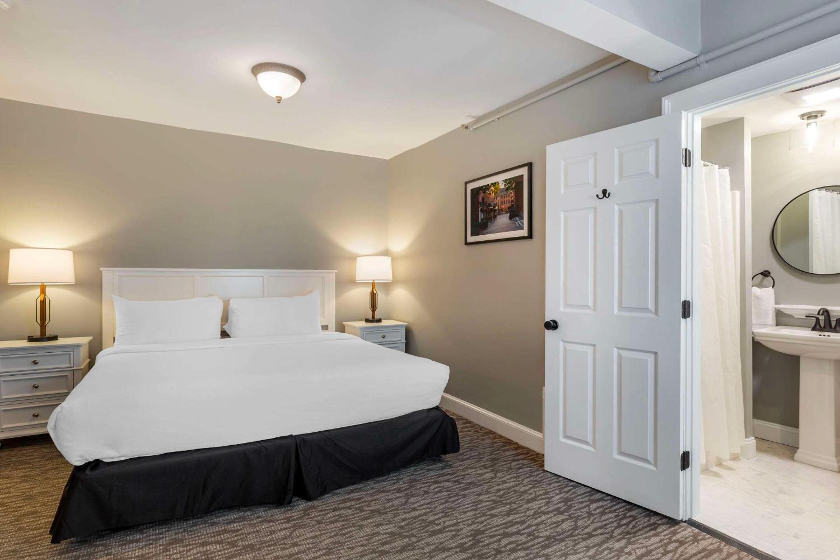 King Room - Accessible/Non-Smoking - Photo 1