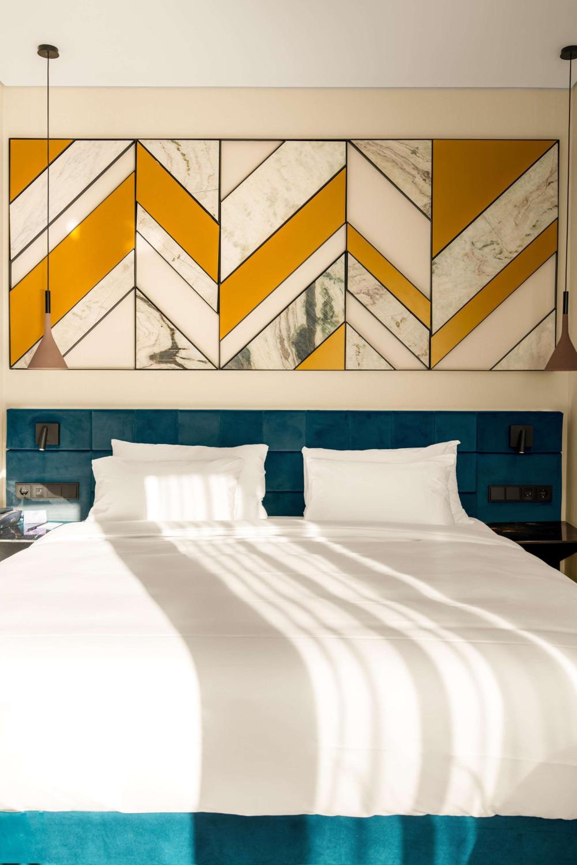 Premium Room with Balcony and City View - Photo 8