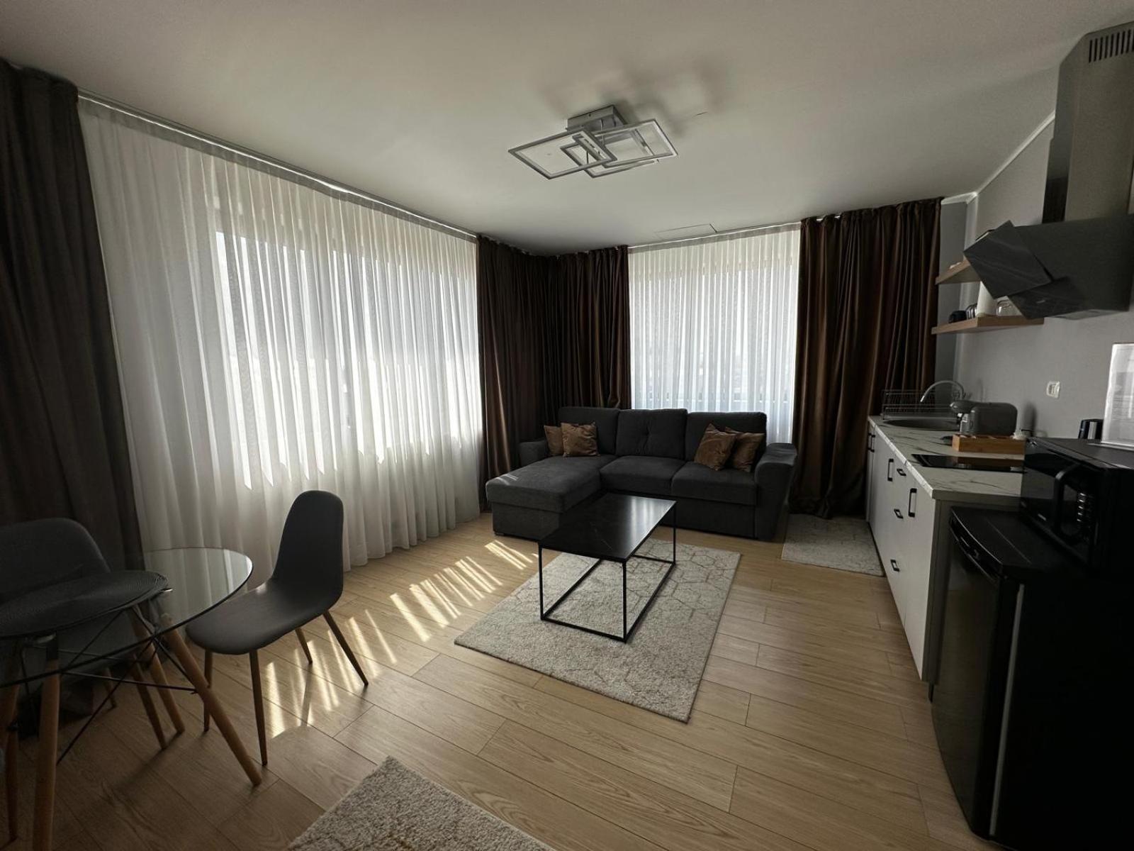 One-Bedroom Apartment photo 1