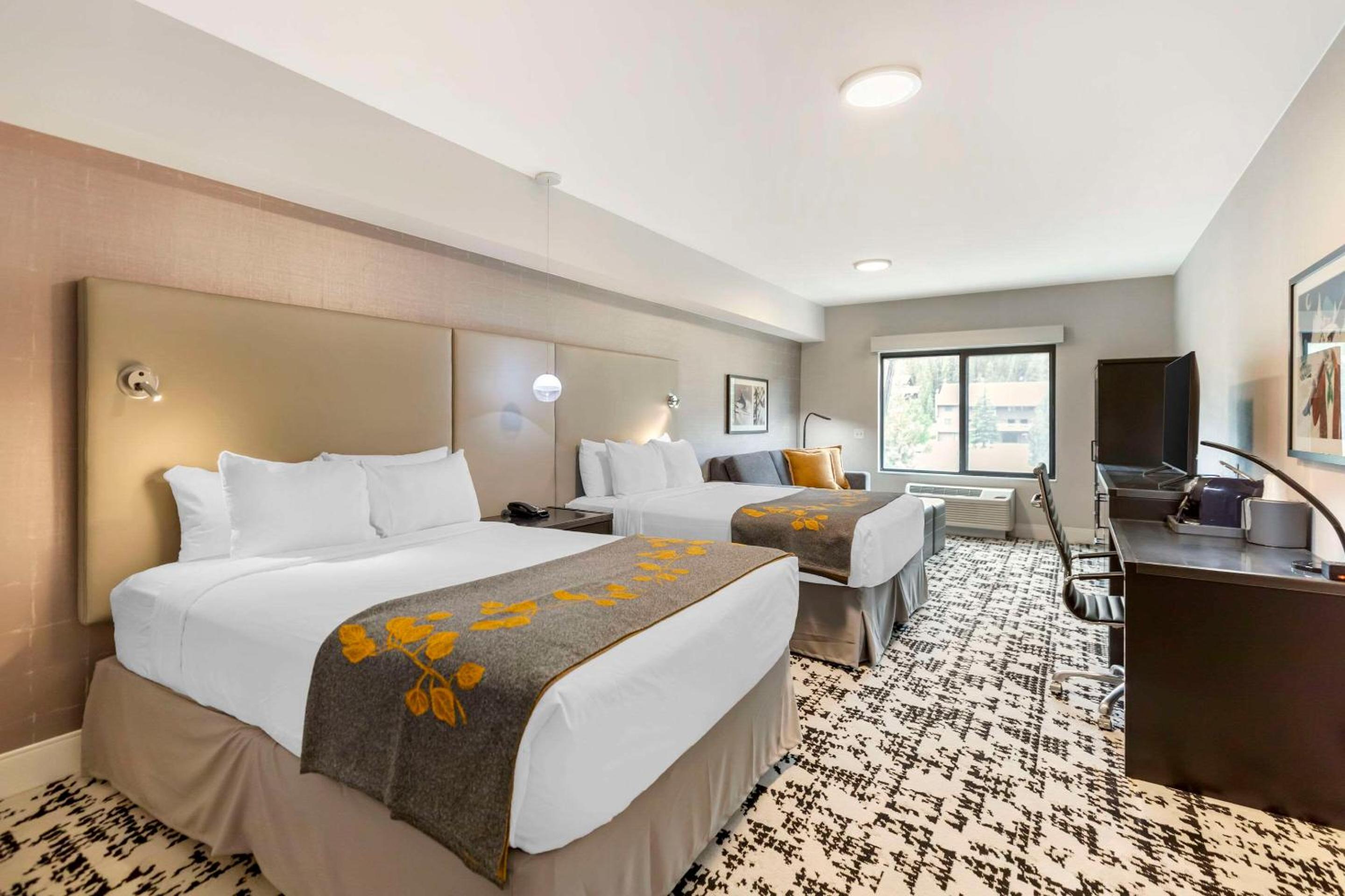 Junior Suite, 2 Queen Beds, 1 Single Bed/ Disability Access - Non Smoking