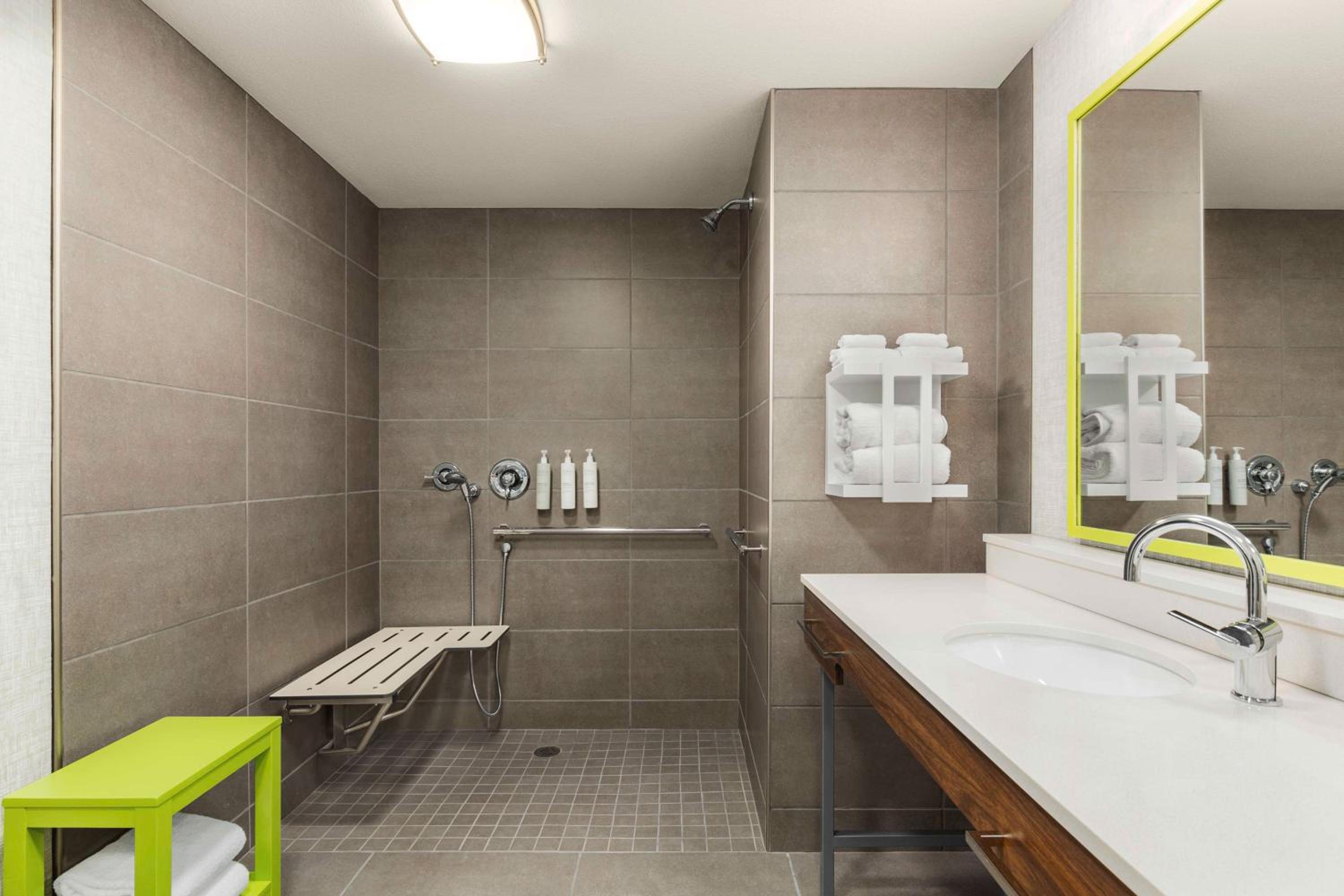 Queen Room with Two Queen Beds and Roll-In Shower - Mobility and Hearing Access photo 2