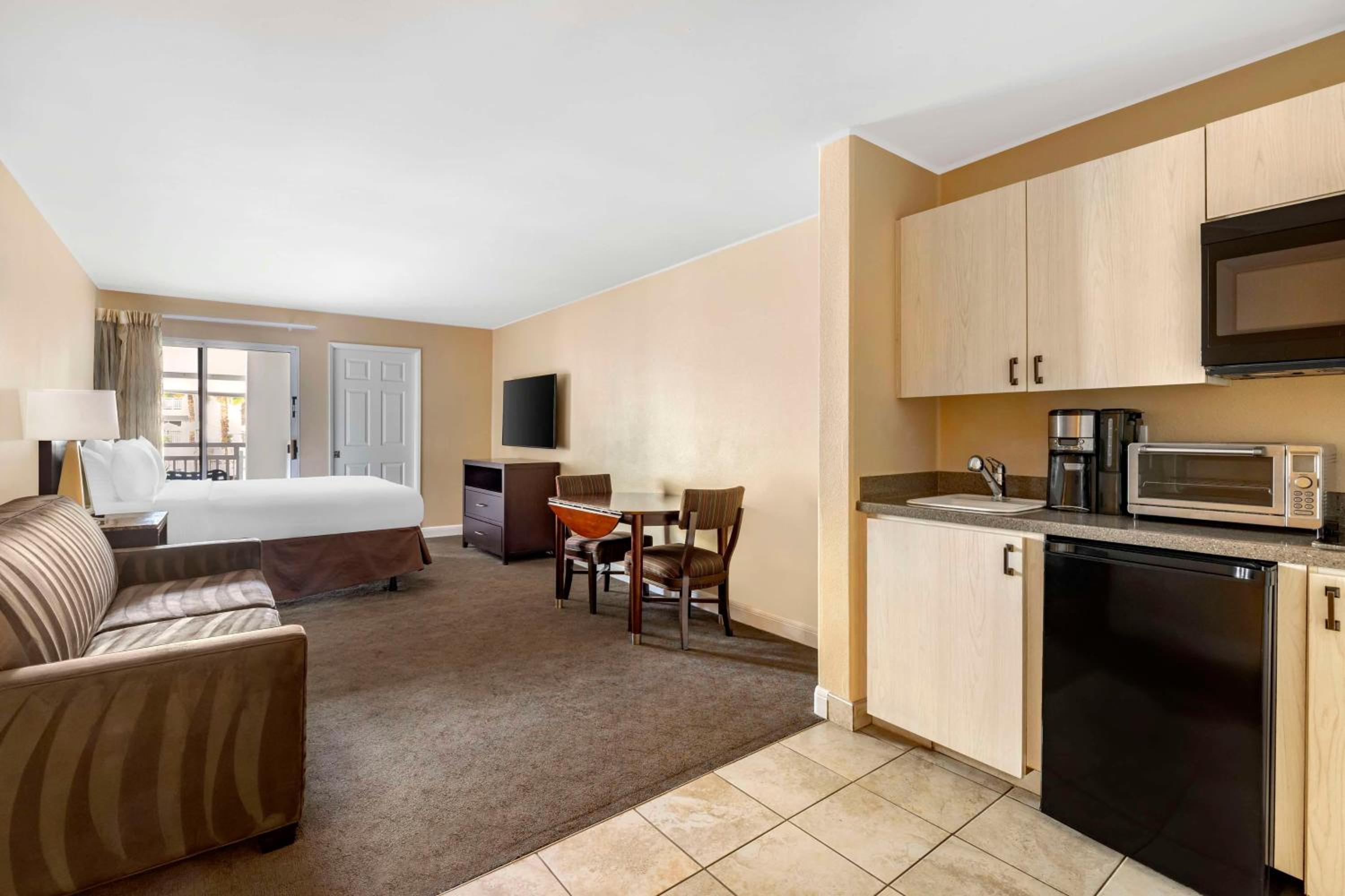 Queen Room - Photo 1