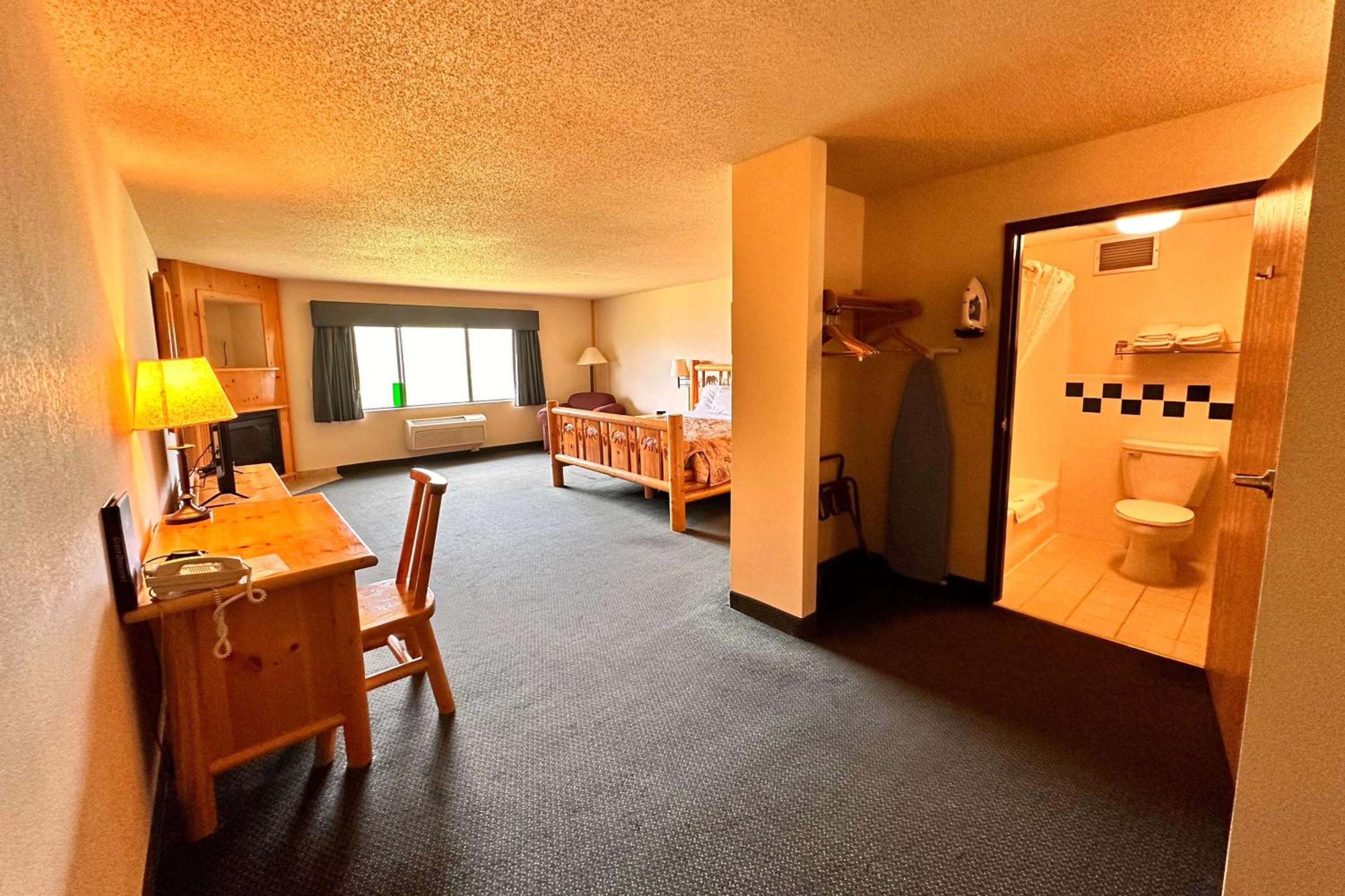 Superior King Room - Non-Smoking - Photo 7