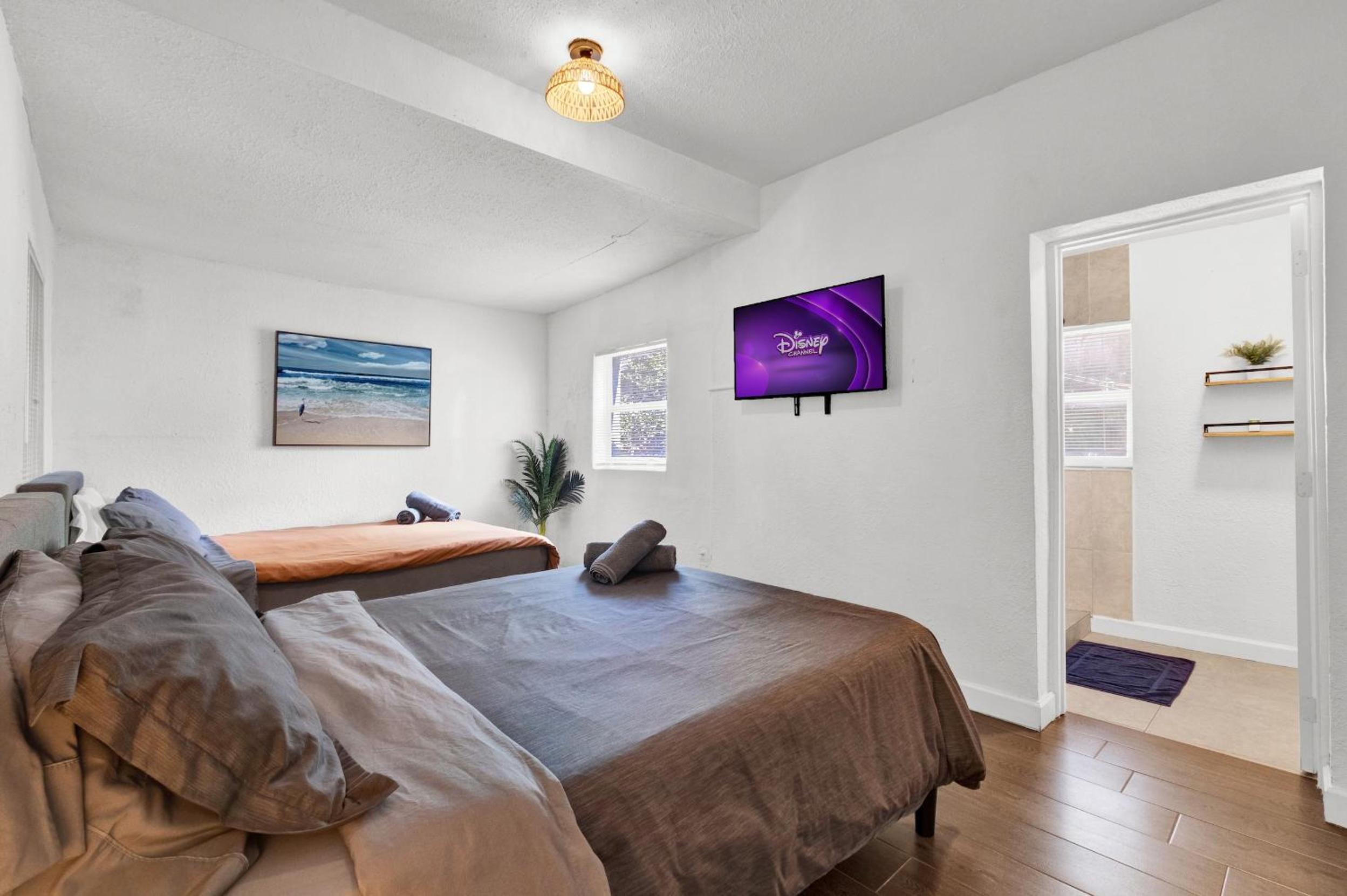 Three-Bedroom House photo 3