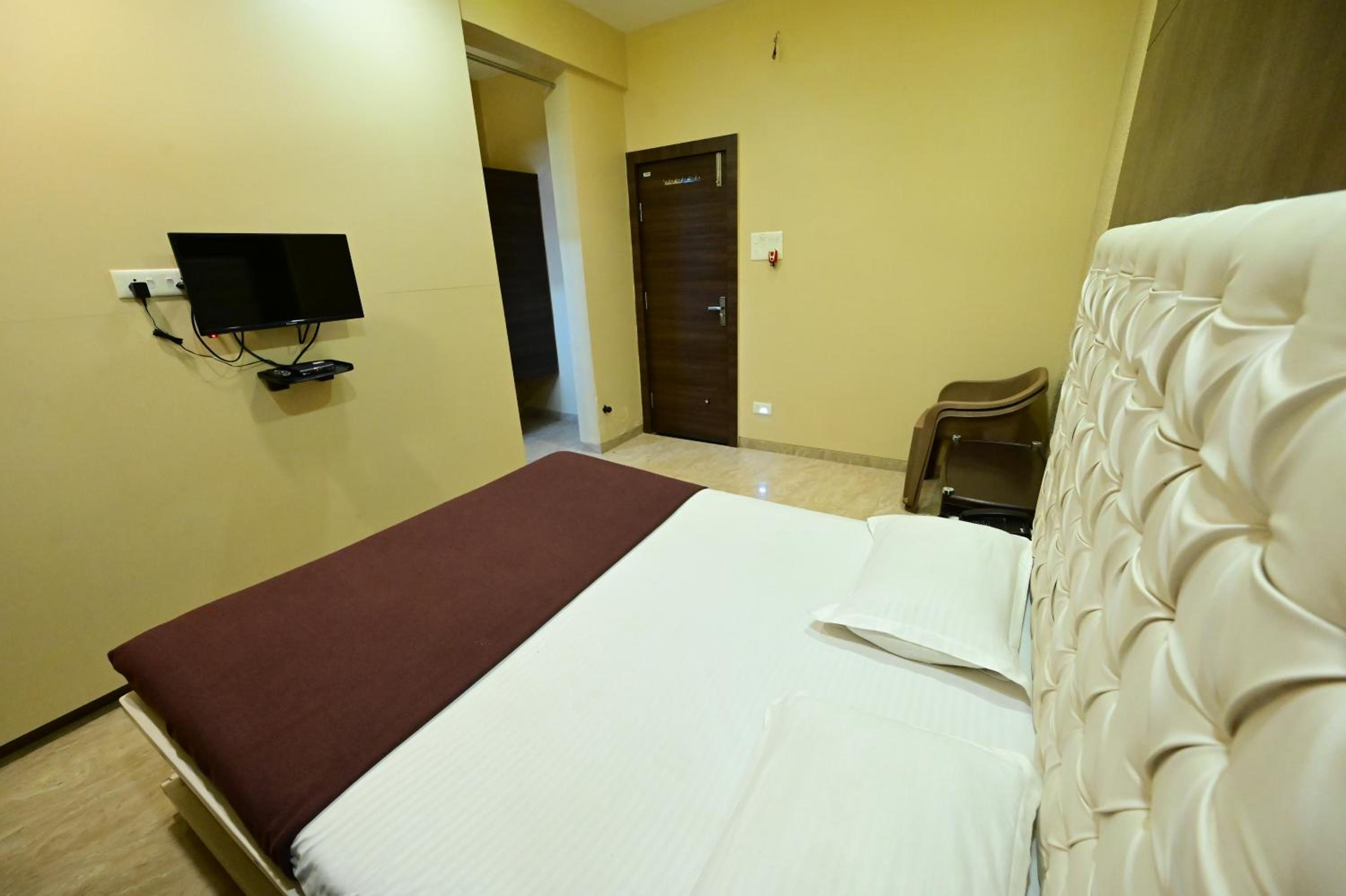 Deluxe Room - Photo 3