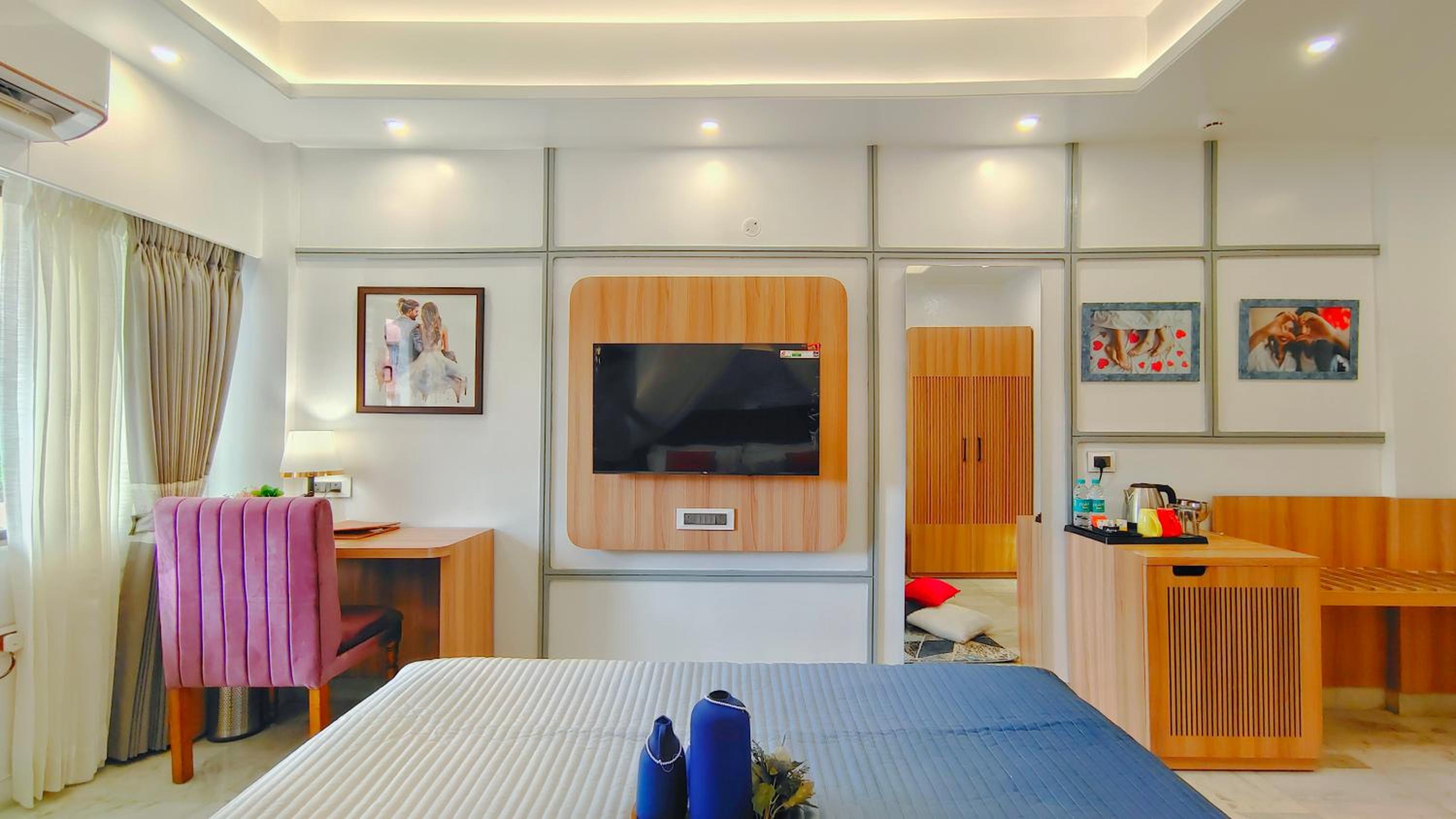 Luxurious Bathtub Room with Canopy: Enjoy 10% off on - F&B, Spa, car Hire, Complimentary Welcome Drink & Hi-Tea, Candlelight Dinner & Room Decoration Available  - Photo 3