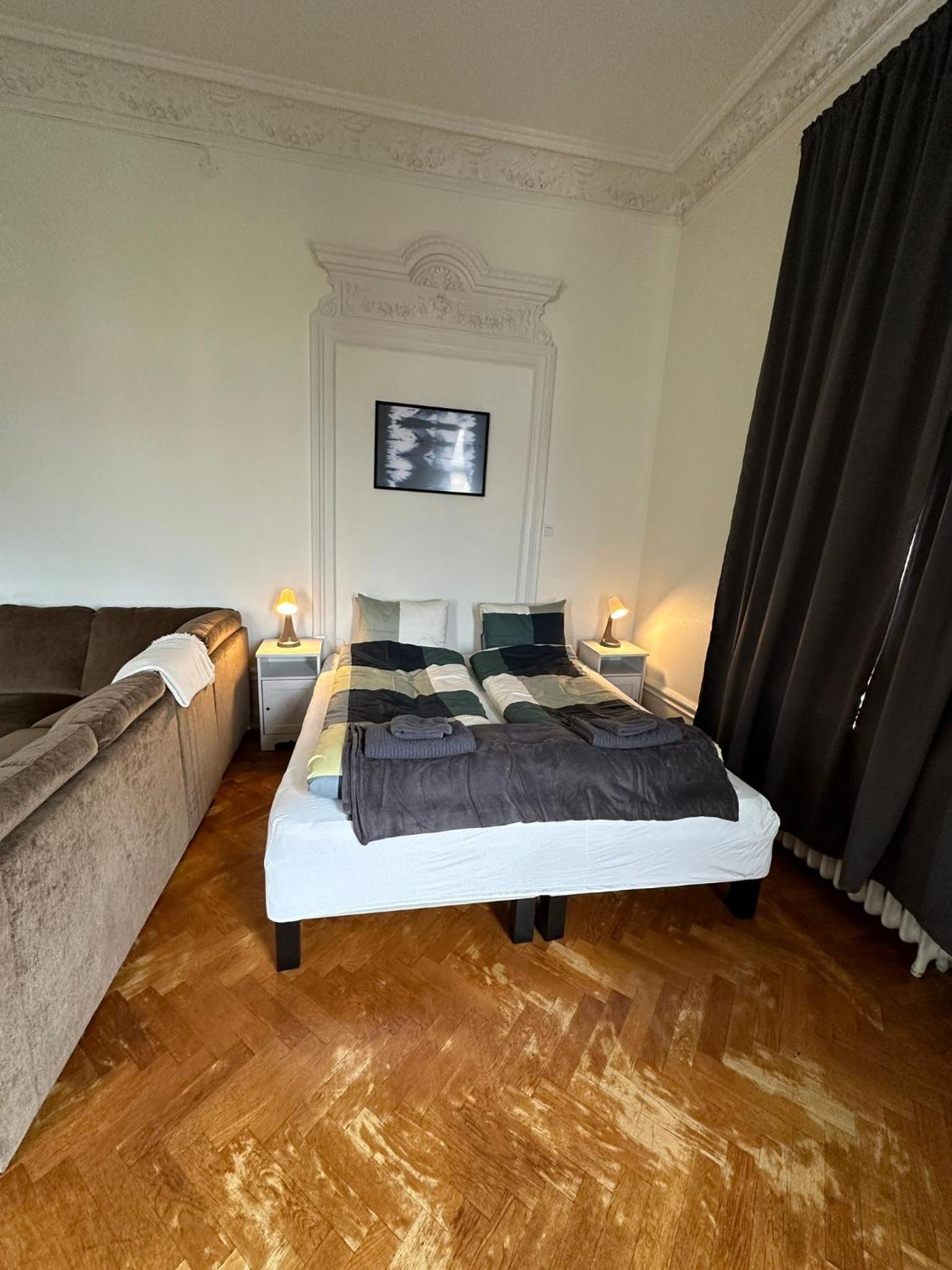 One-Bedroom Apartment photo 1