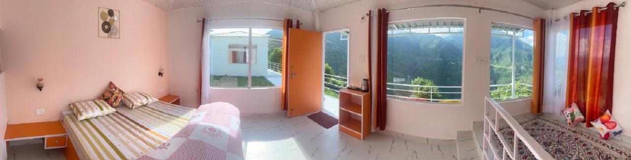 Quadruple Room with Mountain View photo 3