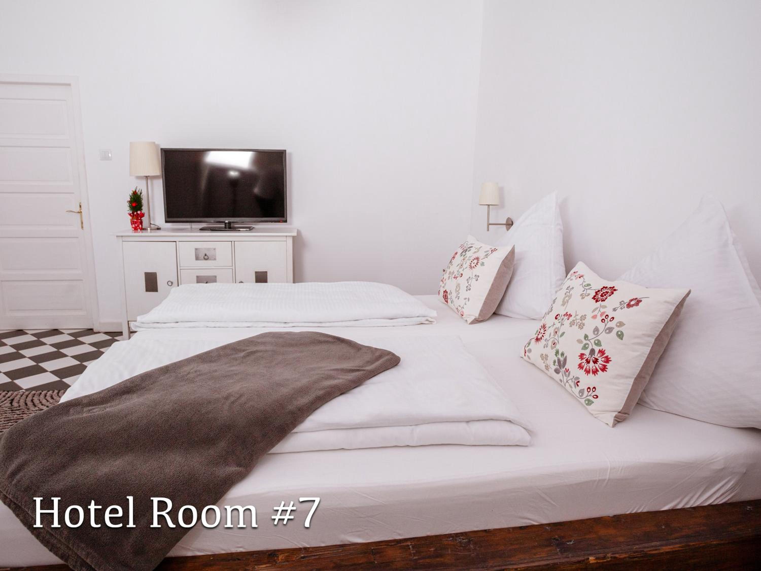 Double Room with Garden View - Photo 10