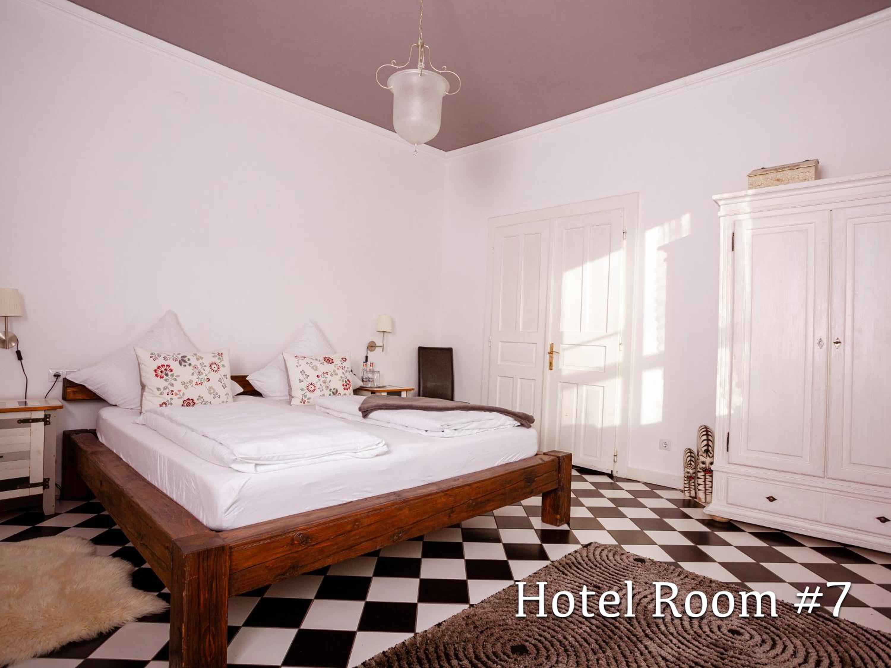 Double Room with Garden View - Photo 9