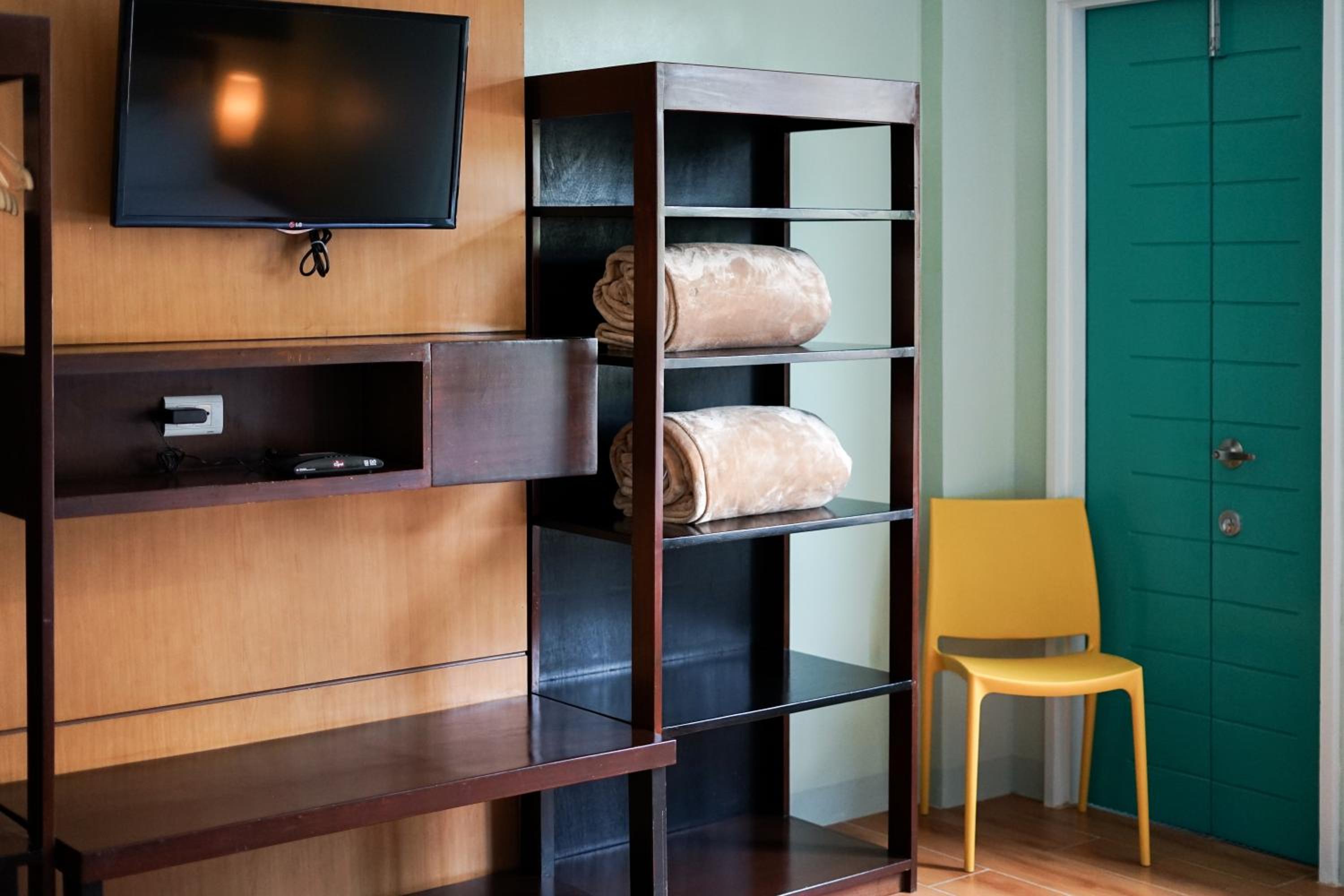 Standard Double Room - Photo 13