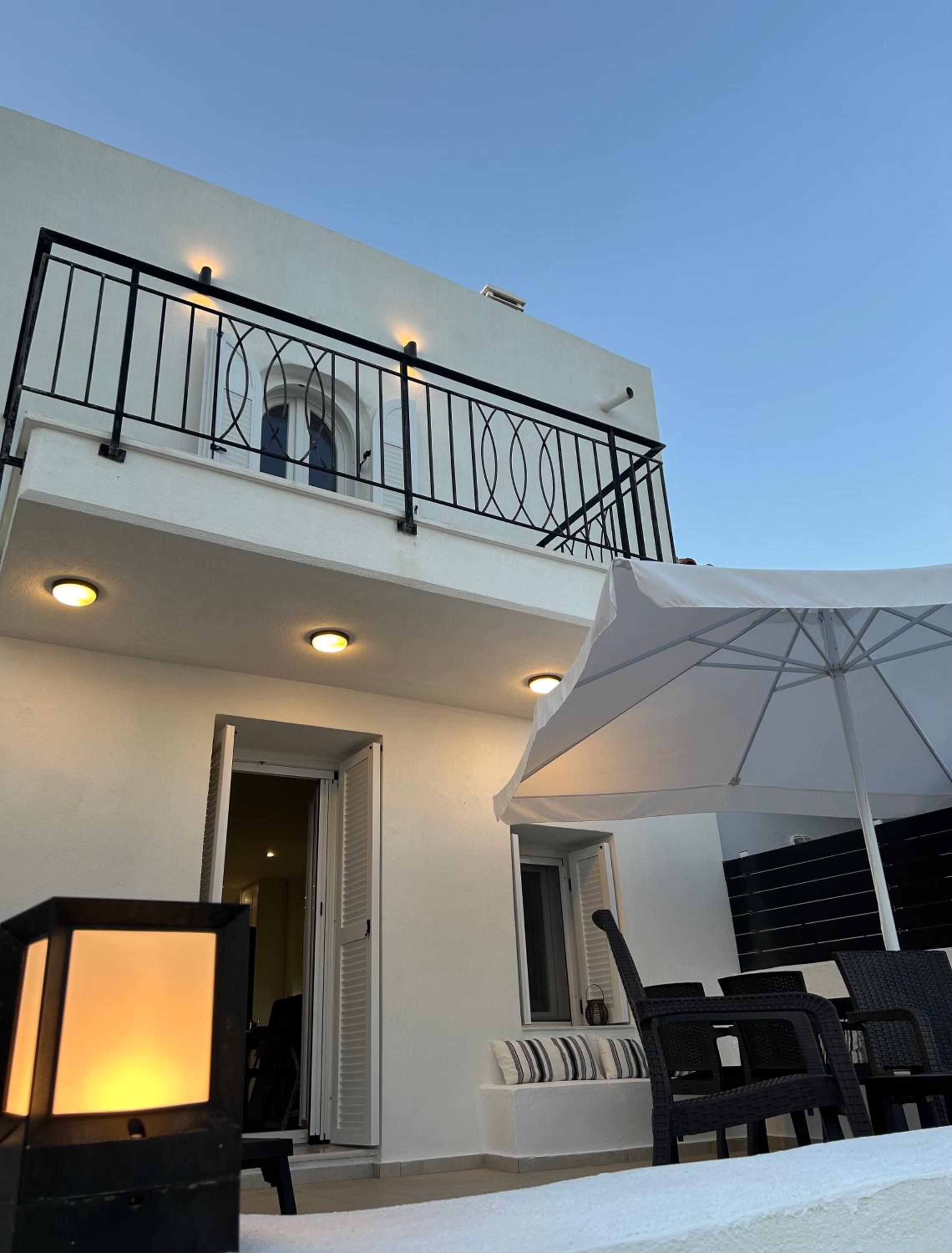 Three-Bedroom Villa photo 2