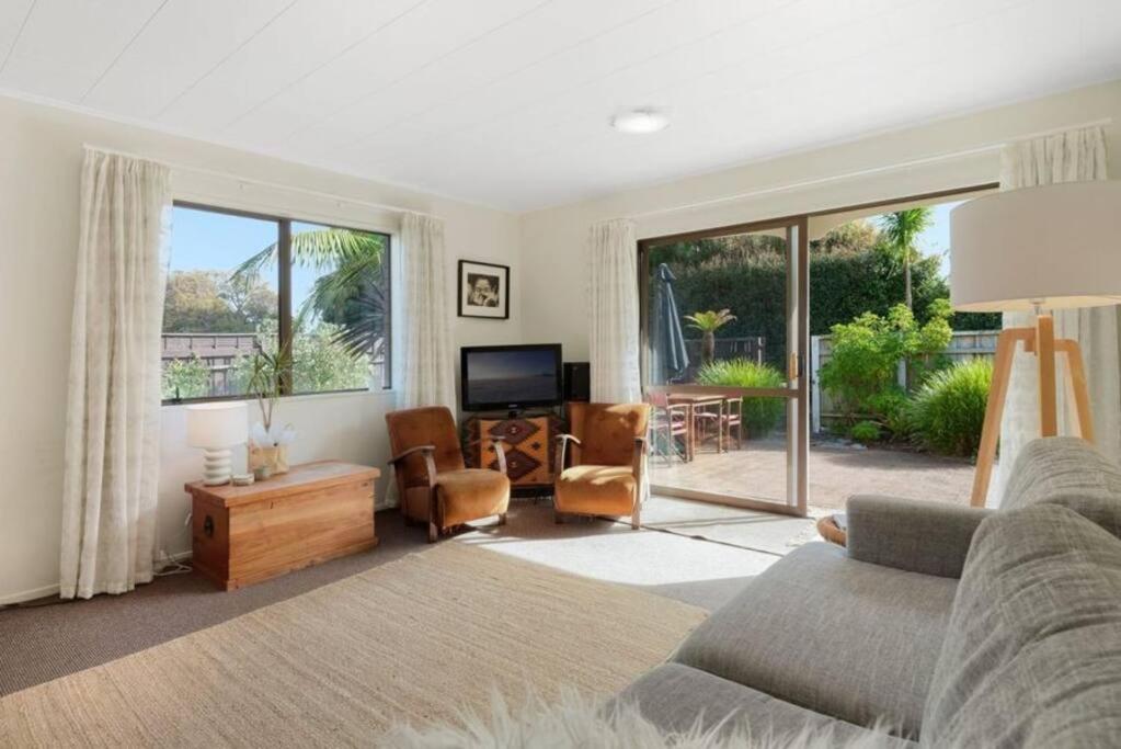 Five-Bedroom House photo 1