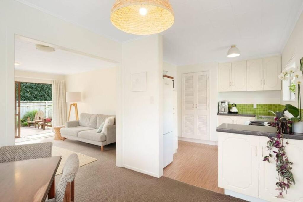 Five-Bedroom House photo 3
