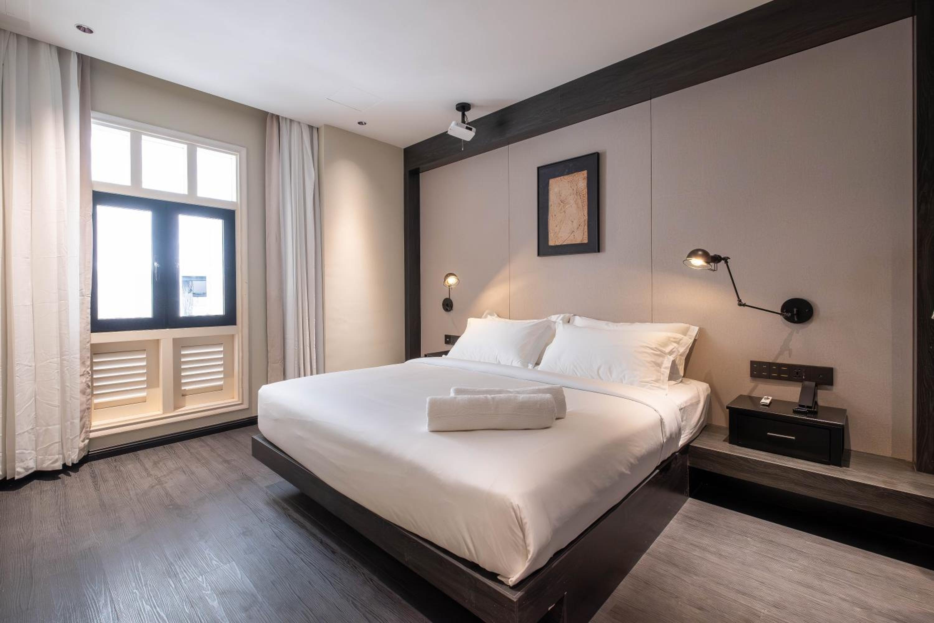 Deluxe King Room photo 1
