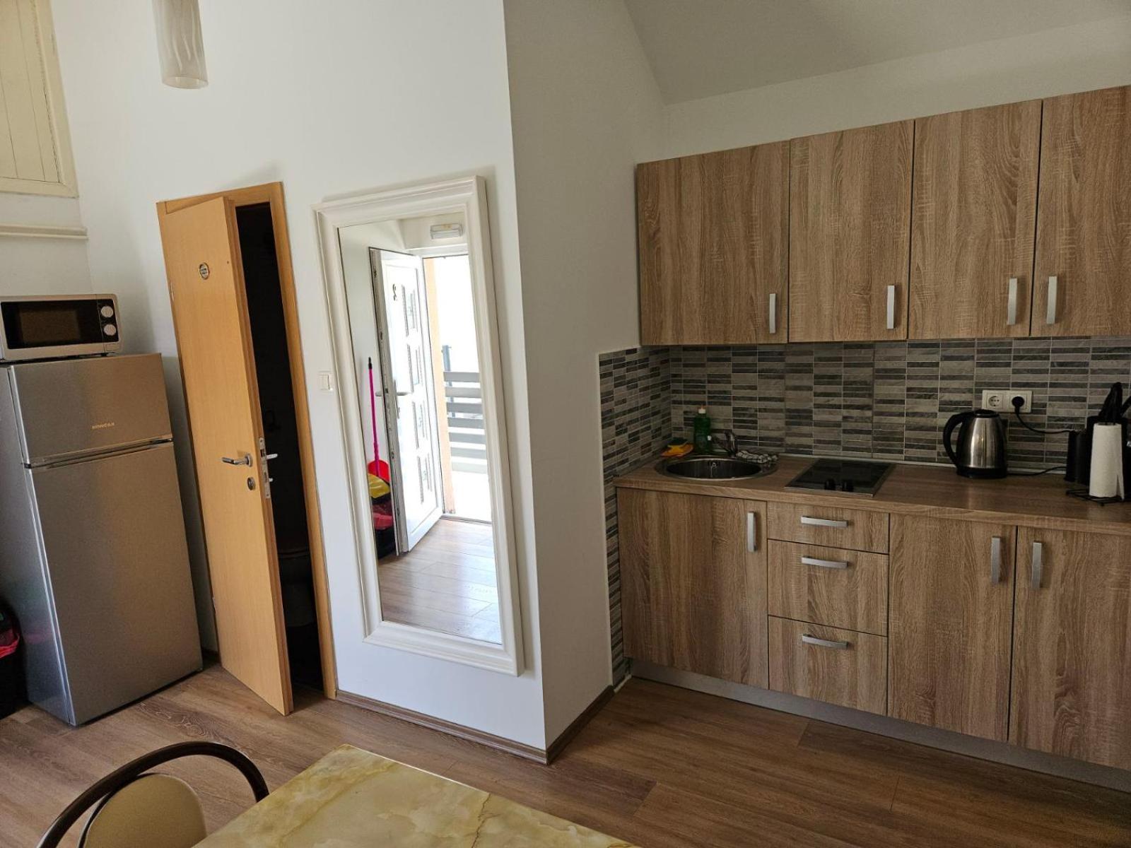 One-Bedroom Apartment photo 3