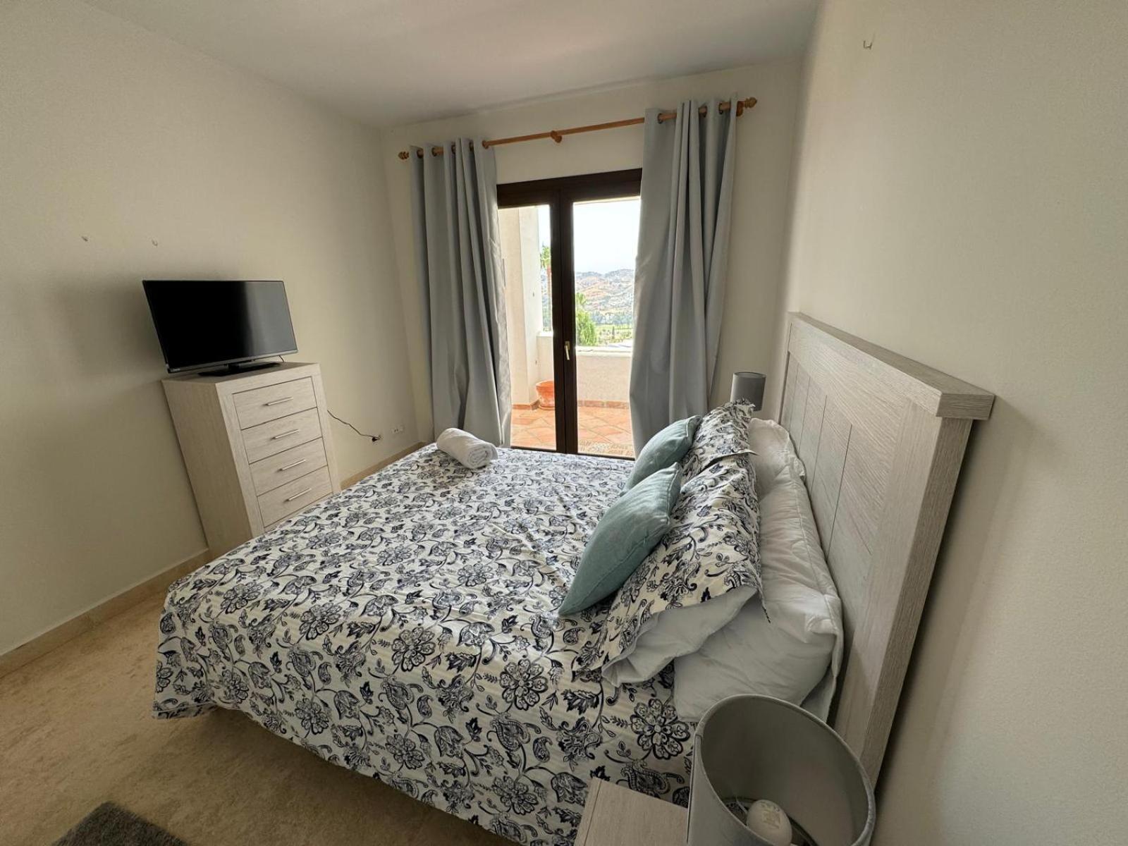 Apartamento de dos habitaciones con balcón y terraza