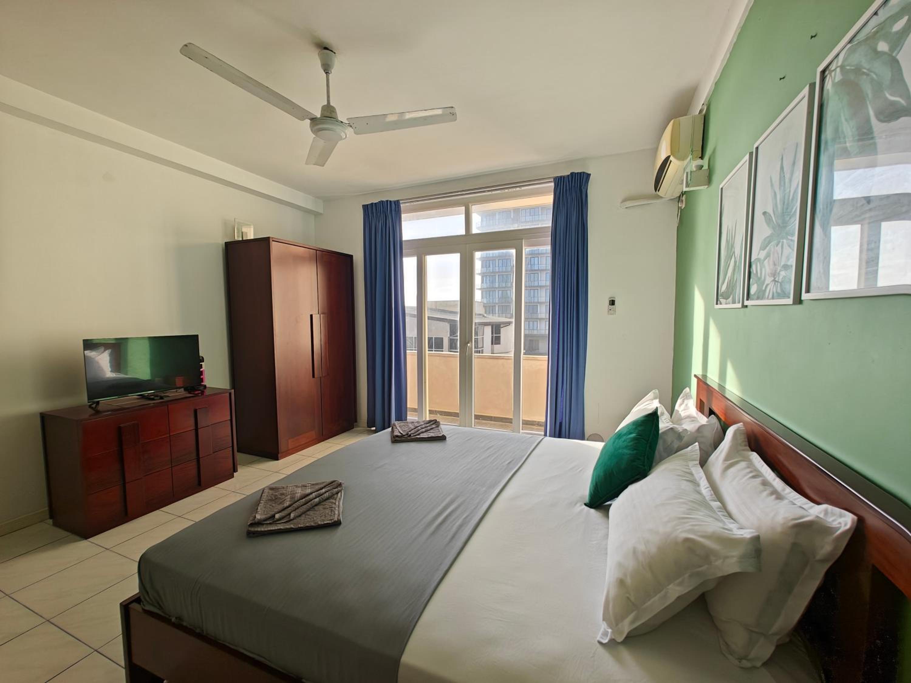 Deluxe Double Room with Side Sea View photo 3