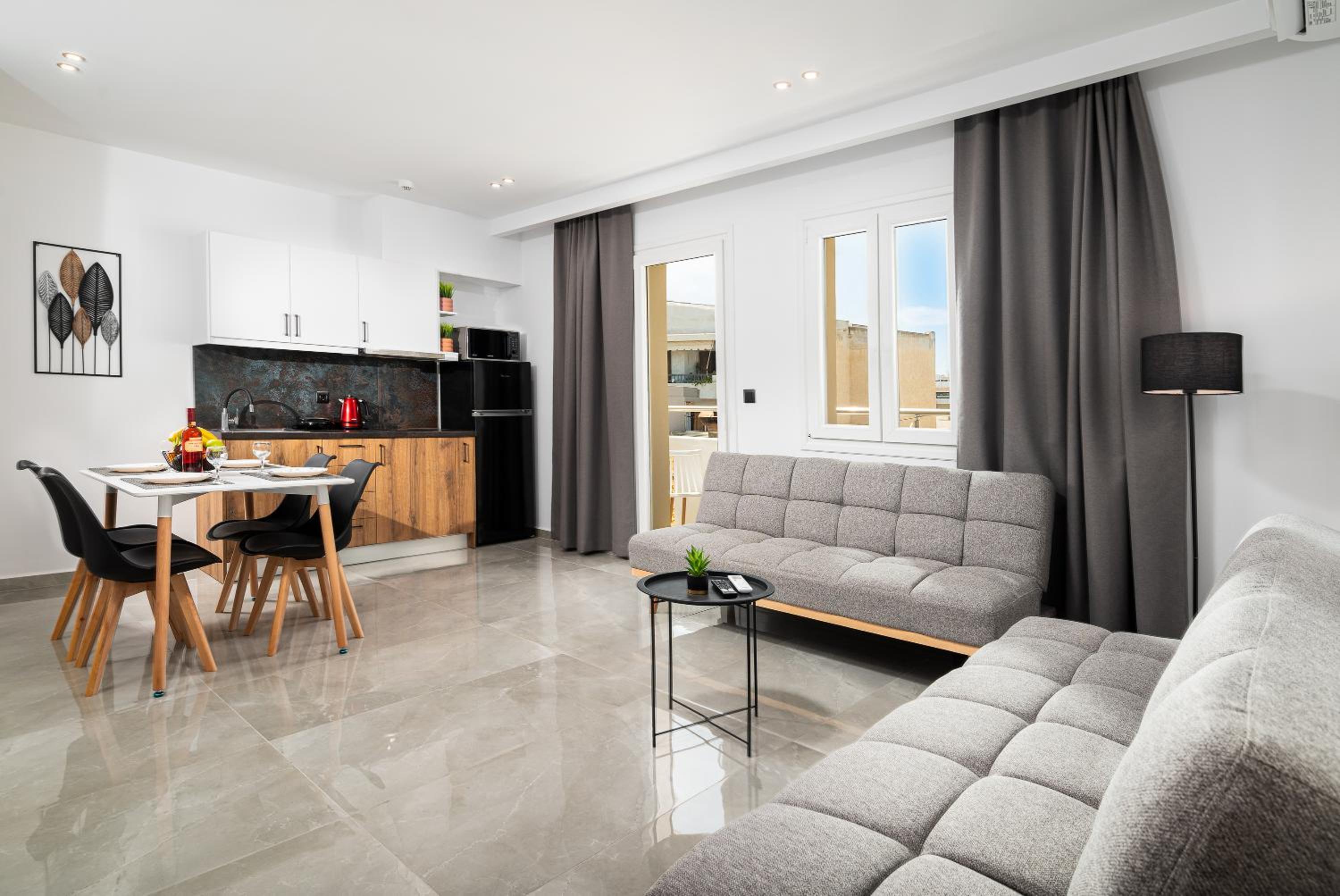 One-Bedroom Apartment with Balcony and Sea View photo 1