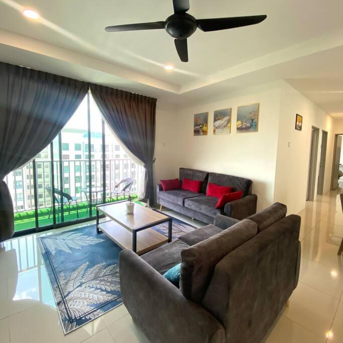 Three-Bedroom Apartment photo 1